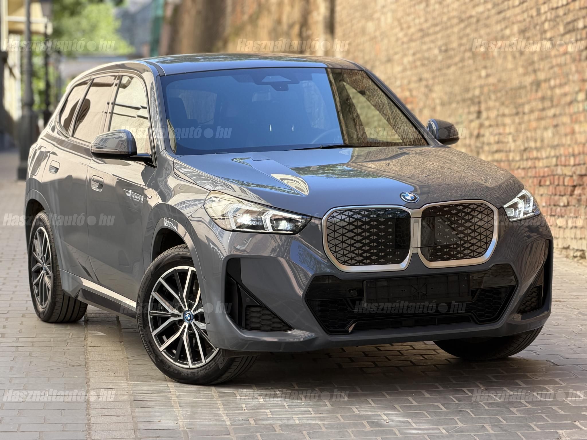BMW IX1 2023/12 - 1