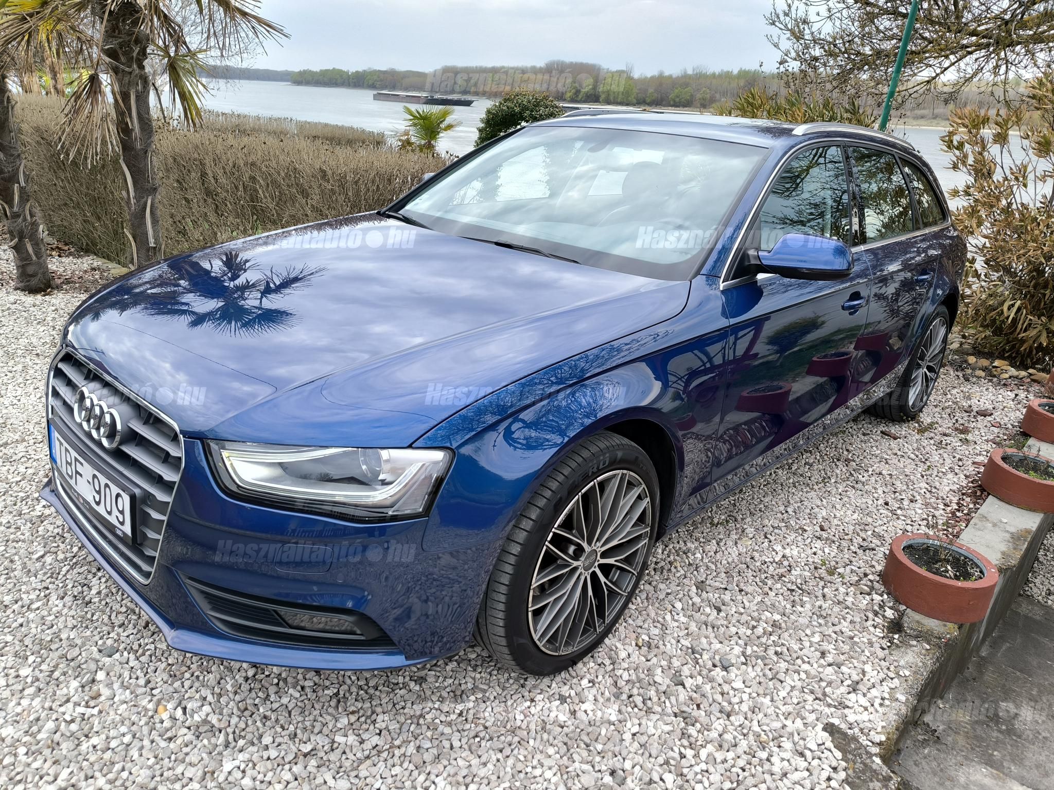 AUDI A4 2013/10 - 1