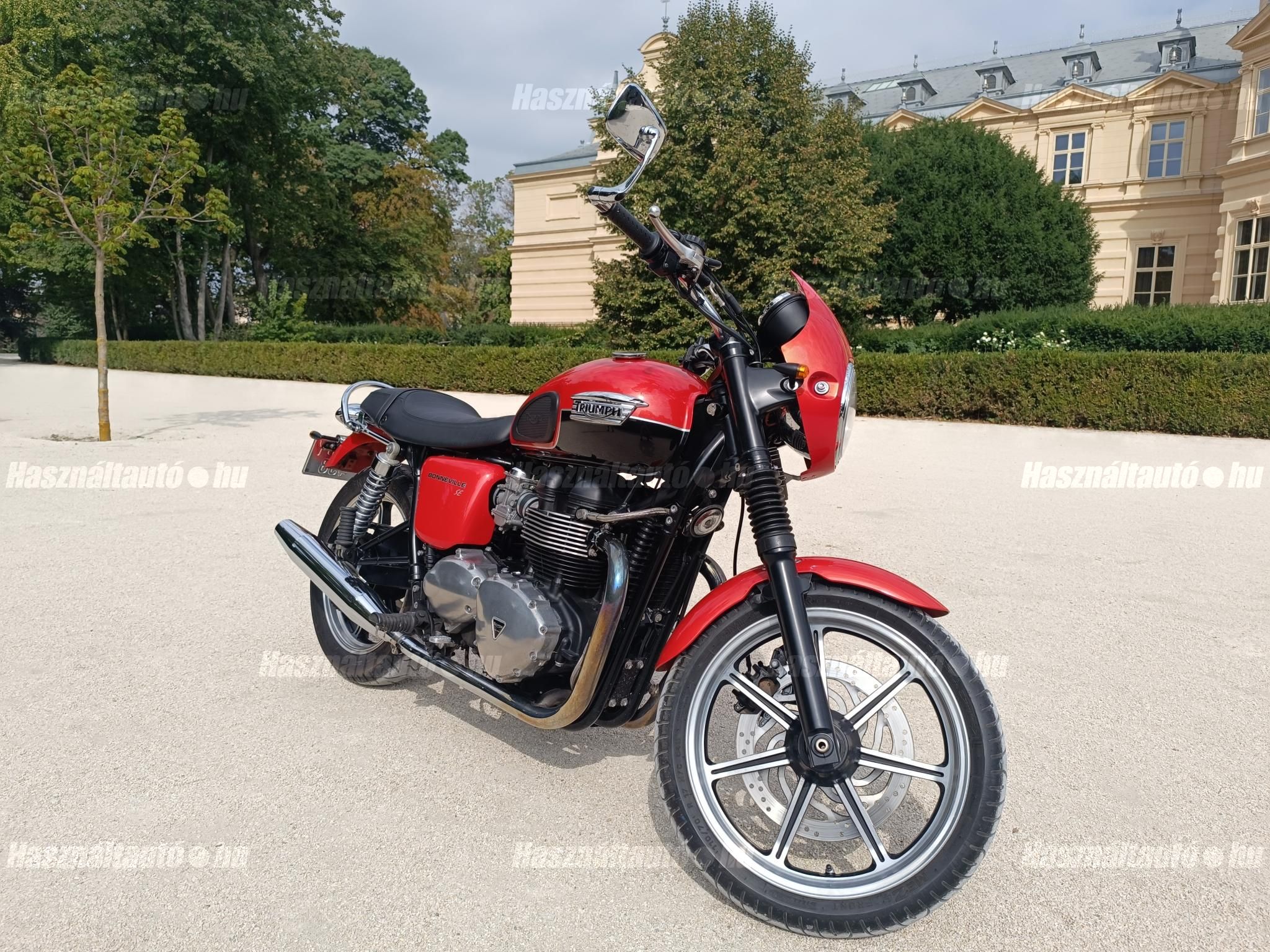 TRIUMPH BONNEVILLE 2013/8 - 1