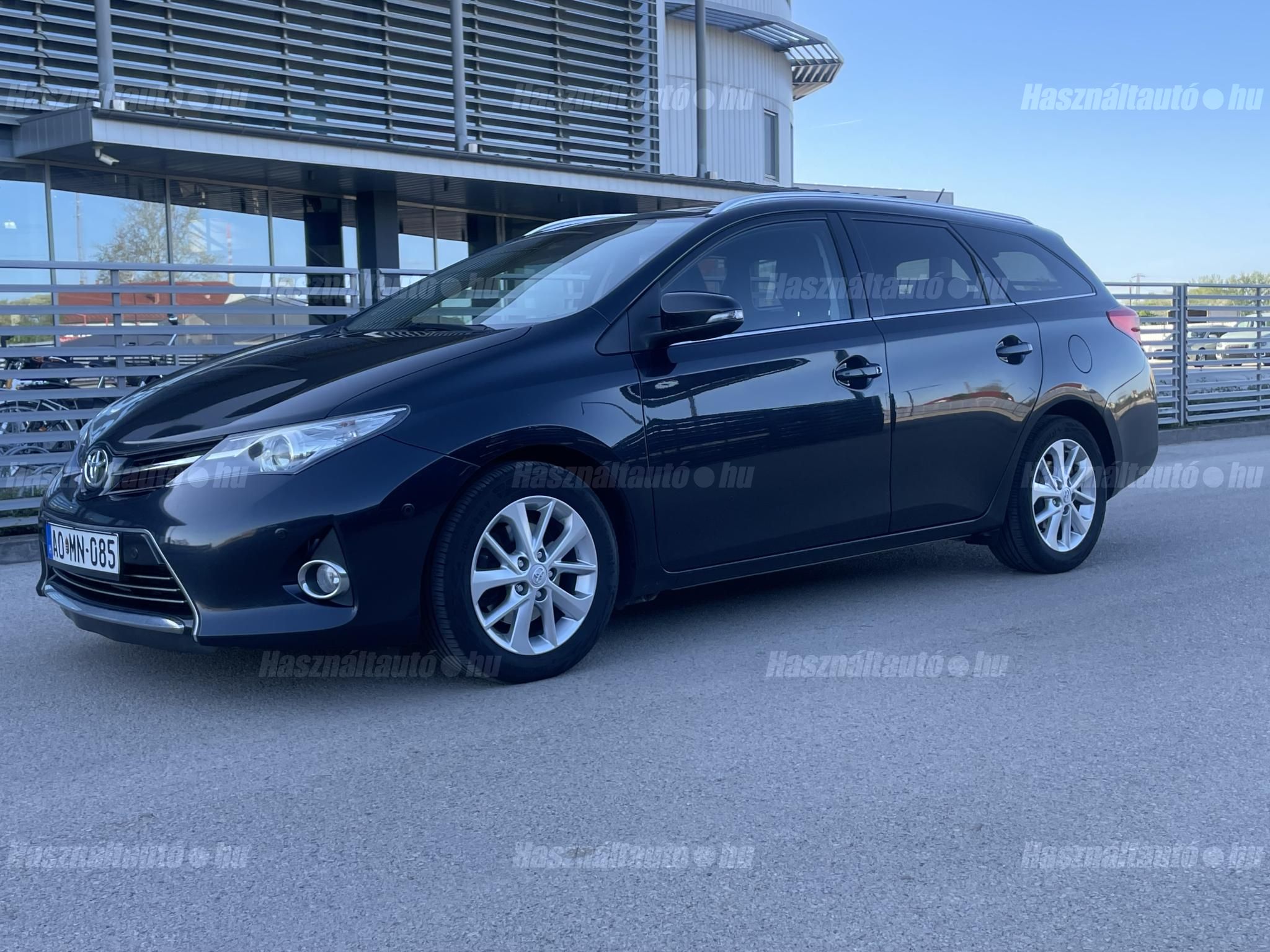 TOYOTA AURIS 2013/8 - 1