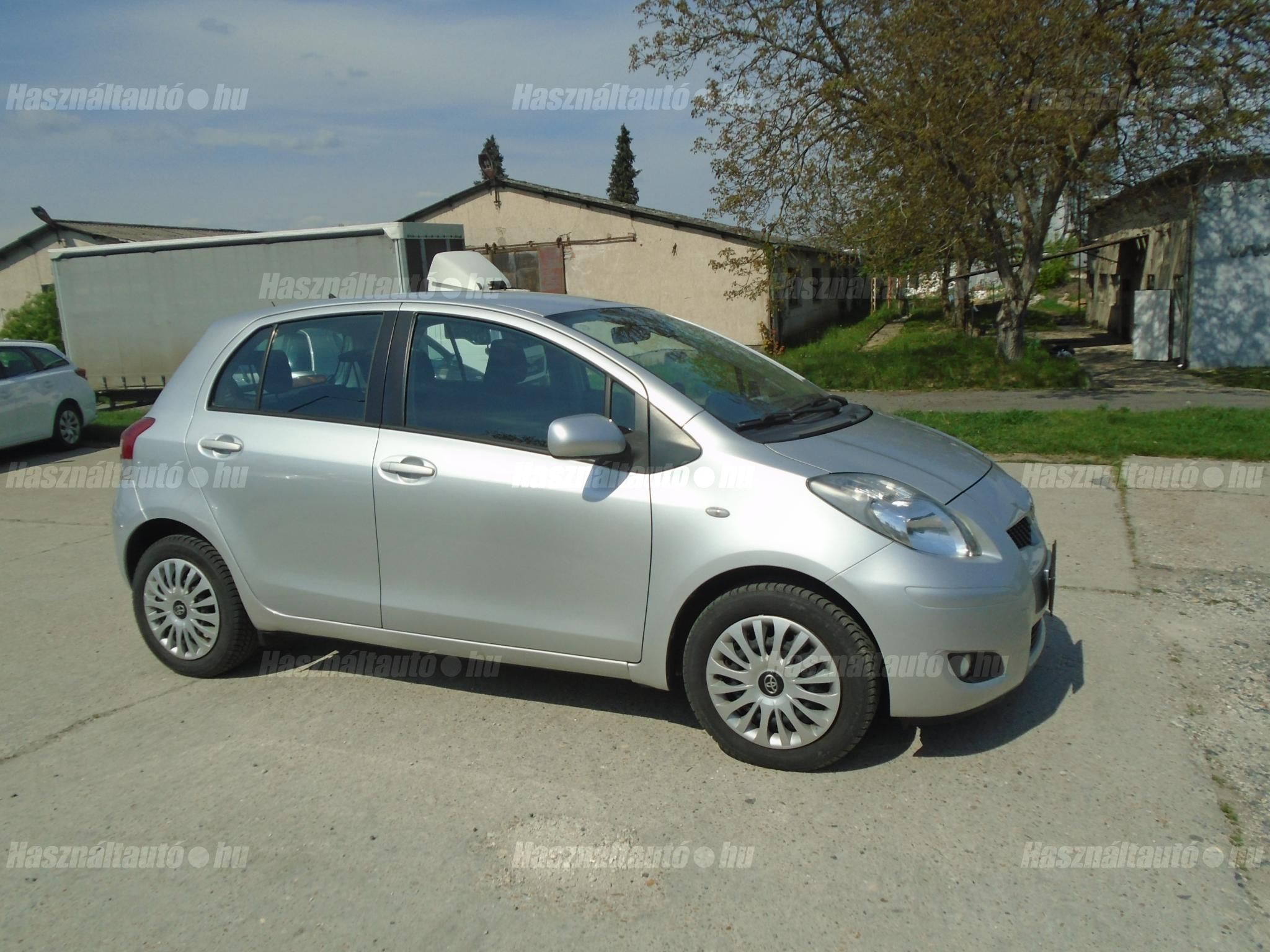 TOYOTA YARIS 2011/6 - 1