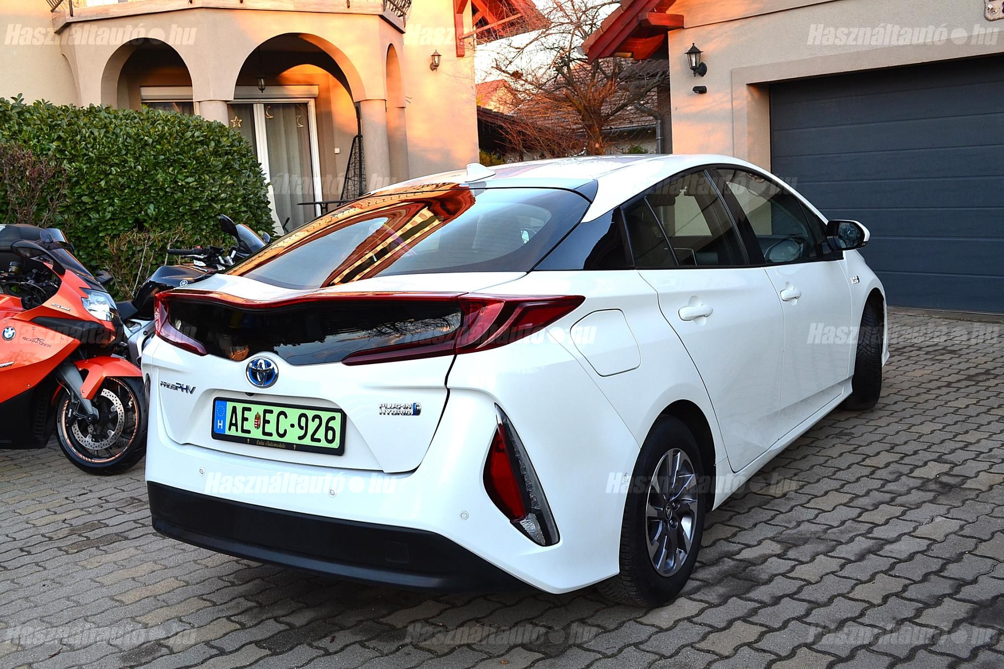 TOYOTA PRIUS PLUG-IN 2018/6 - 1