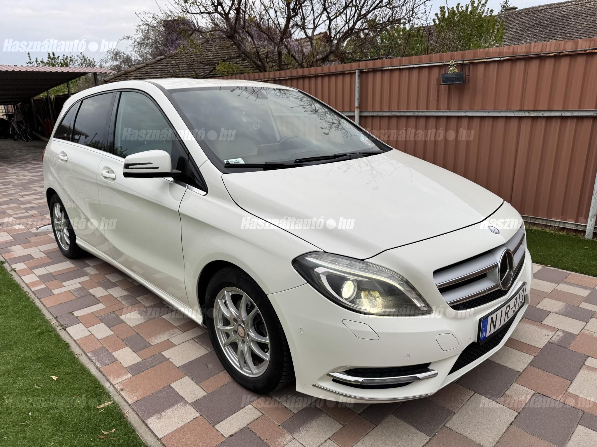 MERCEDES-BENZ B 200 2012 - 1