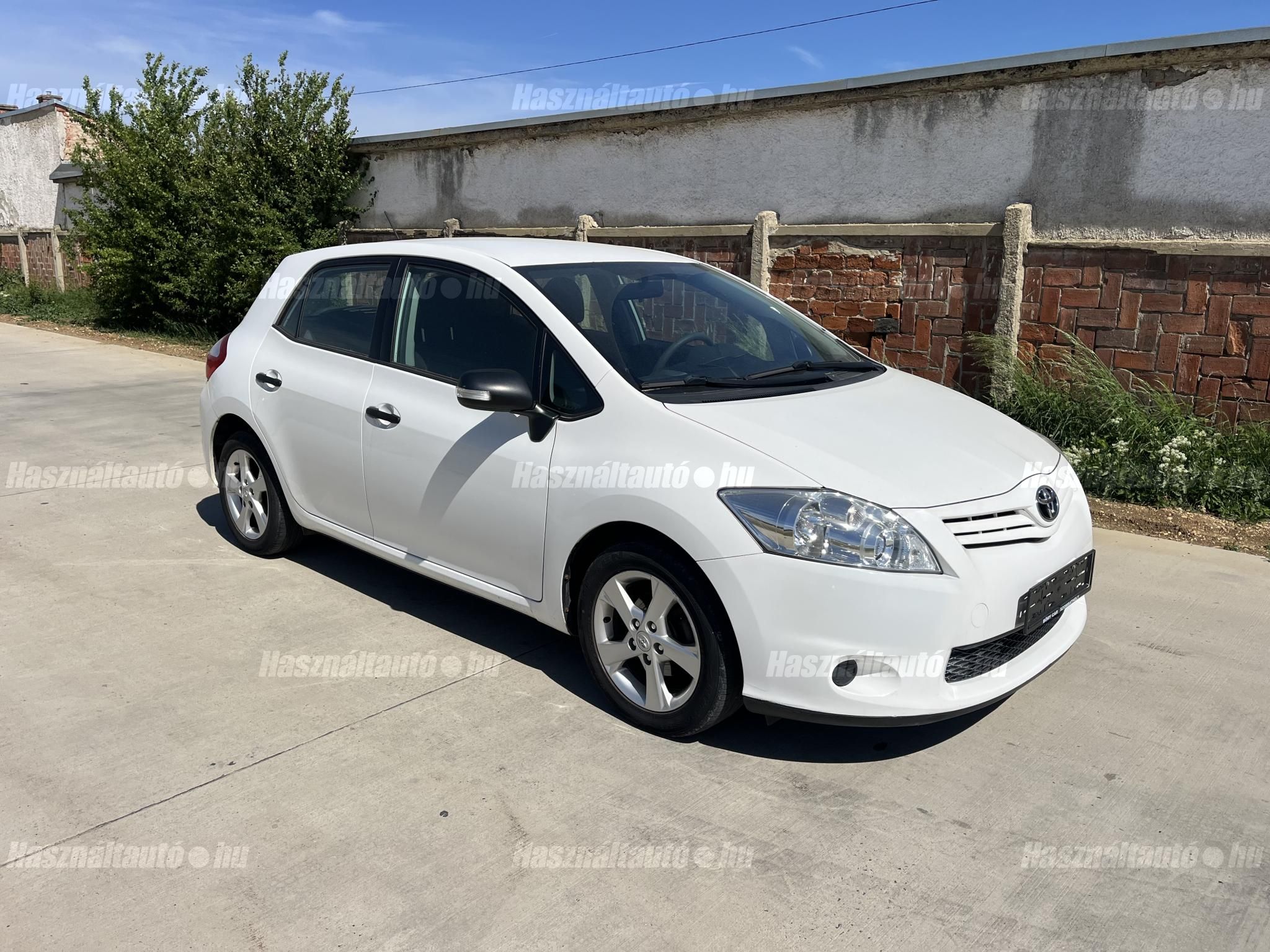 TOYOTA AURIS 2011/9 - 1
