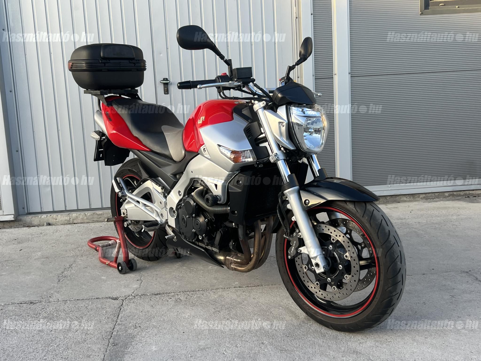 SUZUKI GSR 600 2006/7 - 1
