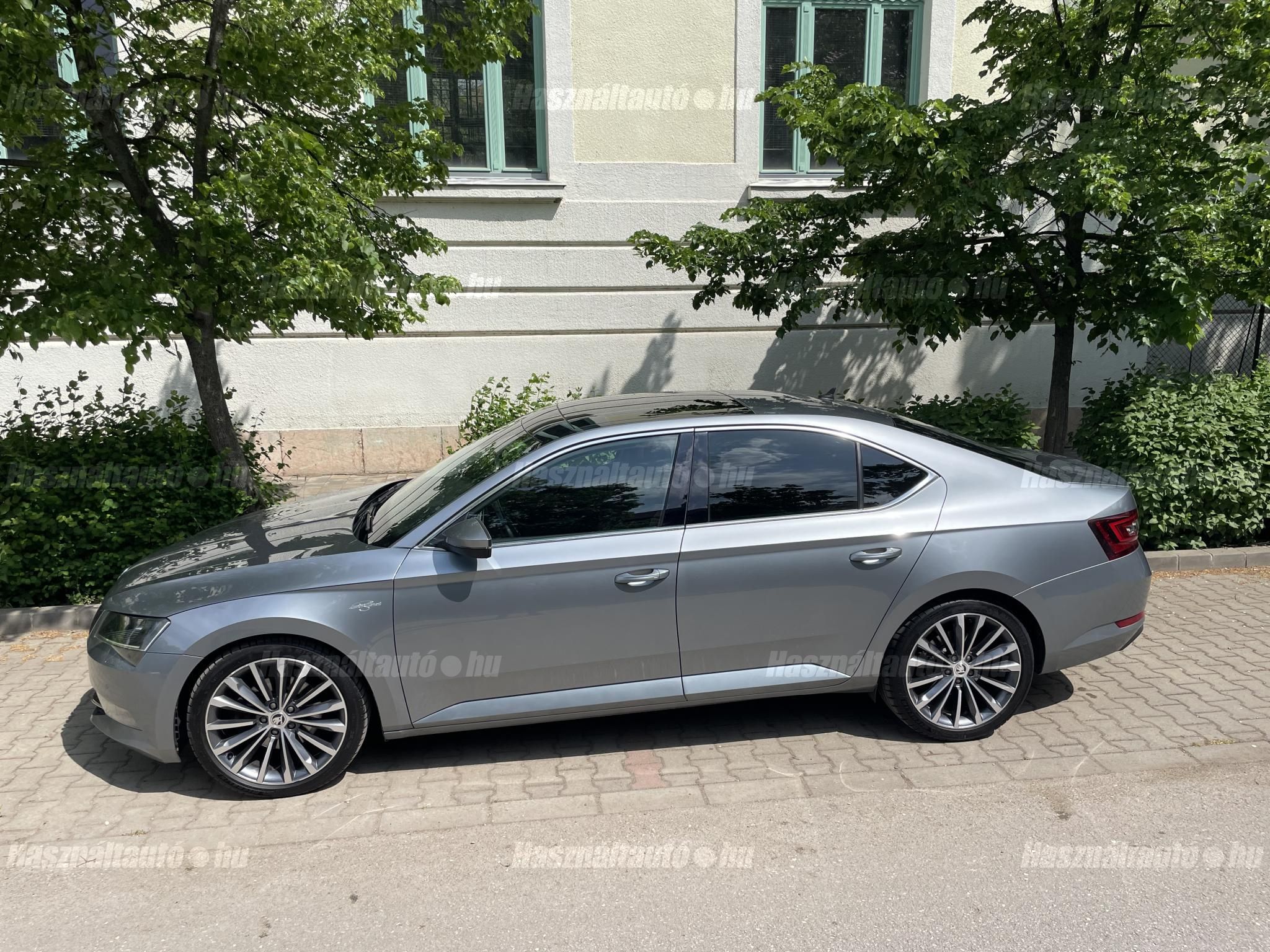 SKODA SUPERB 2019/4 - 1