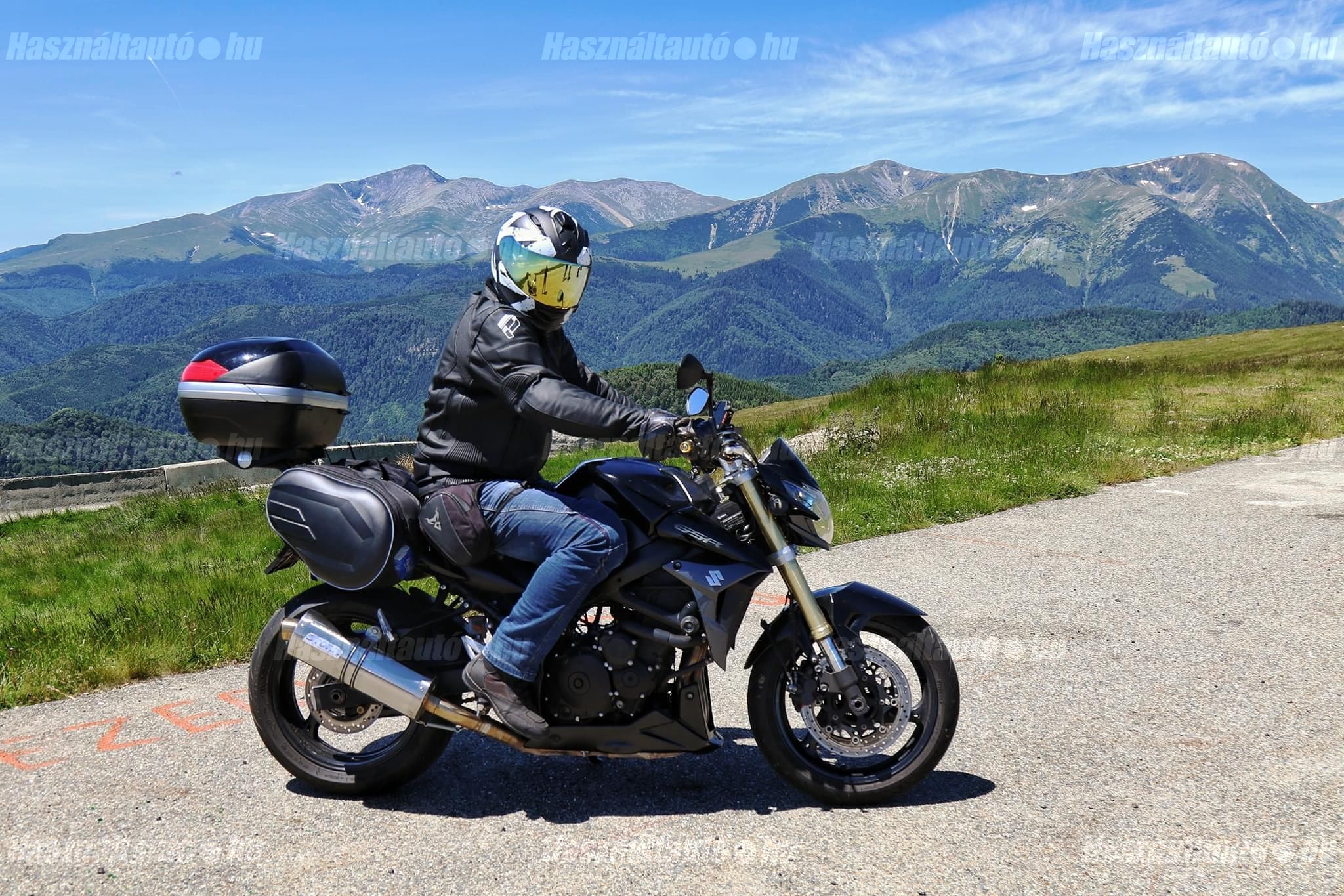 SUZUKI GSR 750 2011 - 1