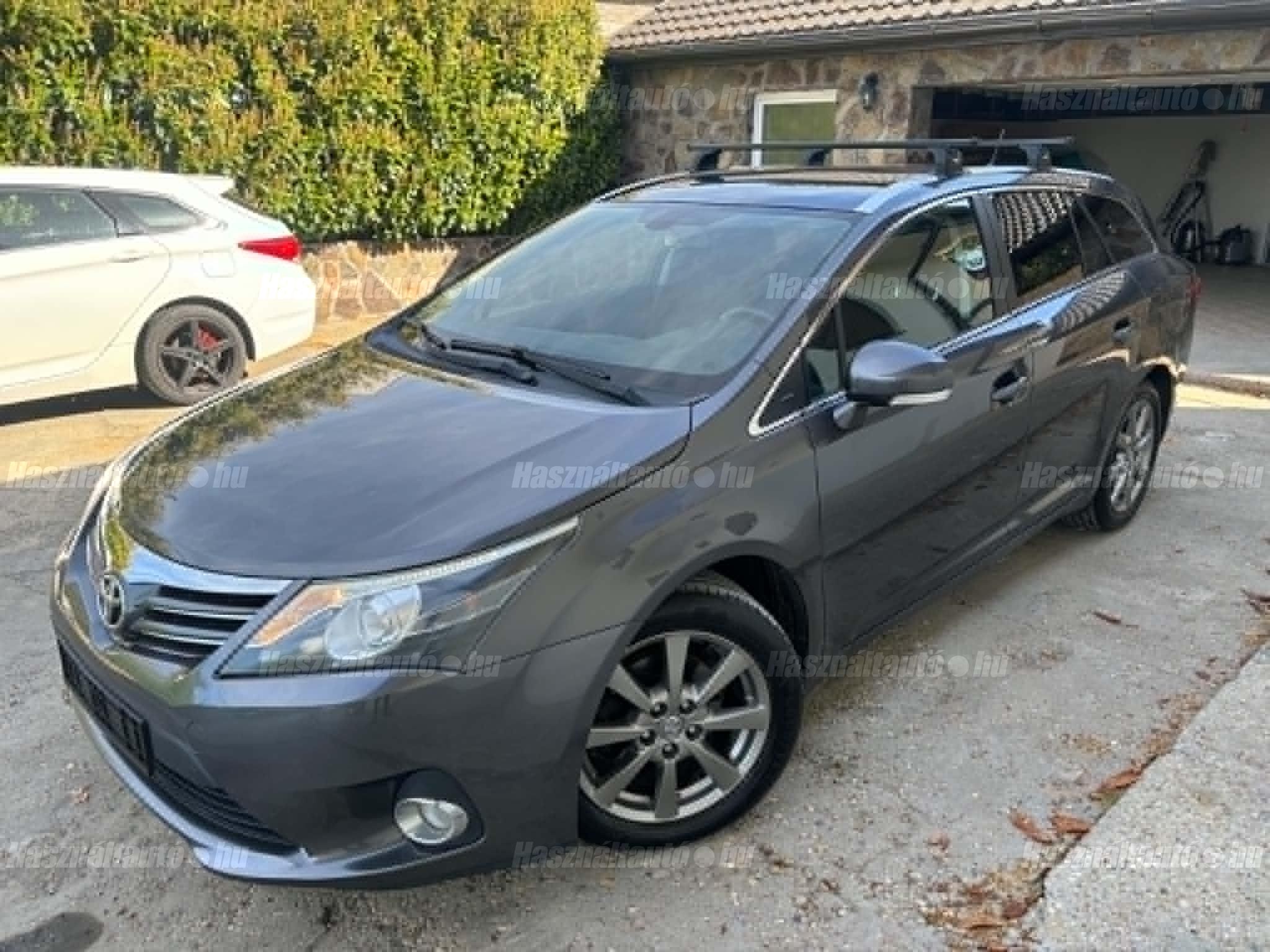TOYOTA AVENSIS 2012/9 - 1