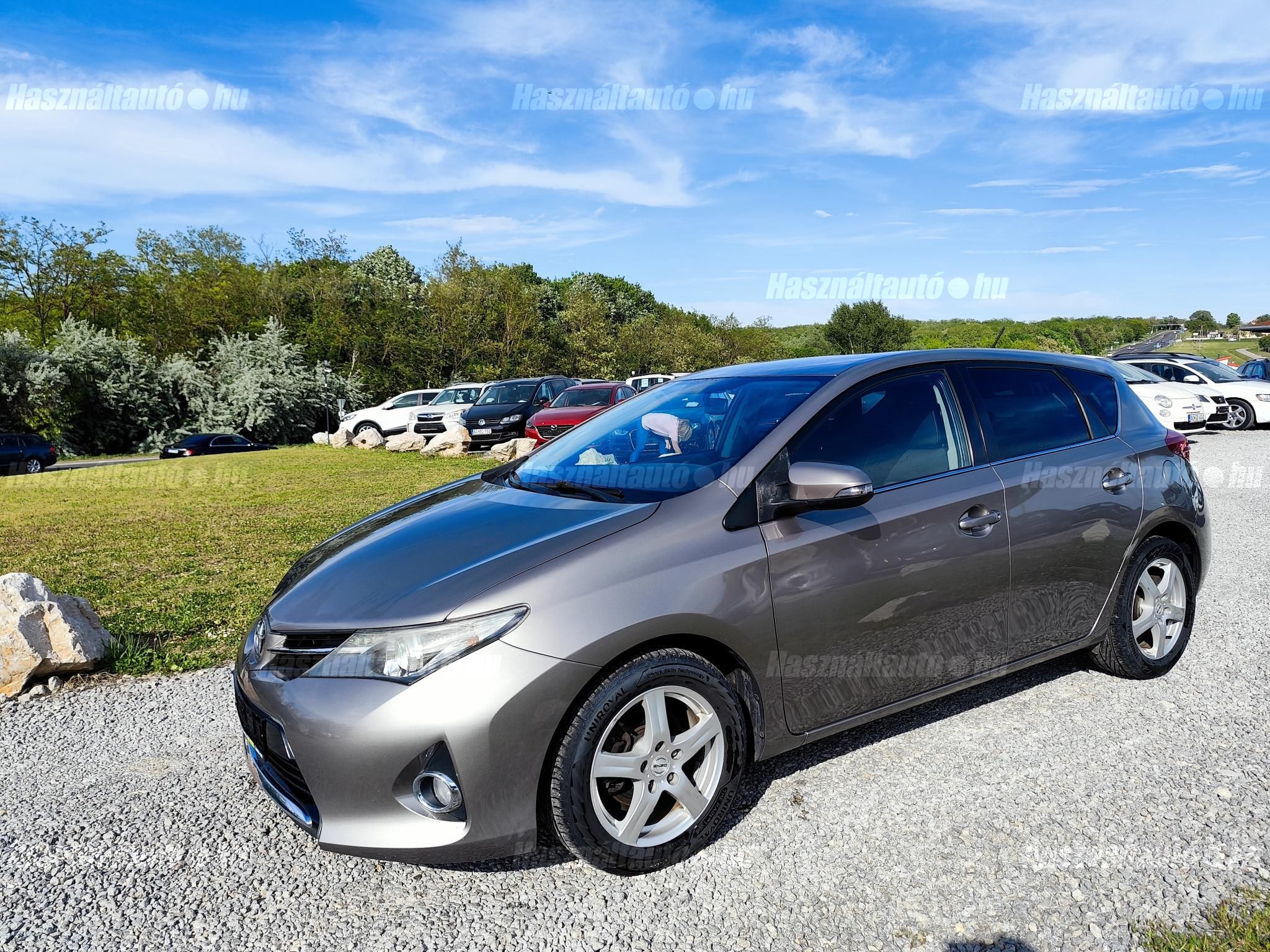 TOYOTA AURIS 2014/9 - 1