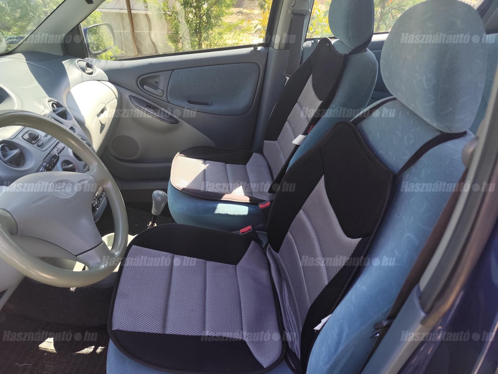 TOYOTA YARIS 2001/4 - 1