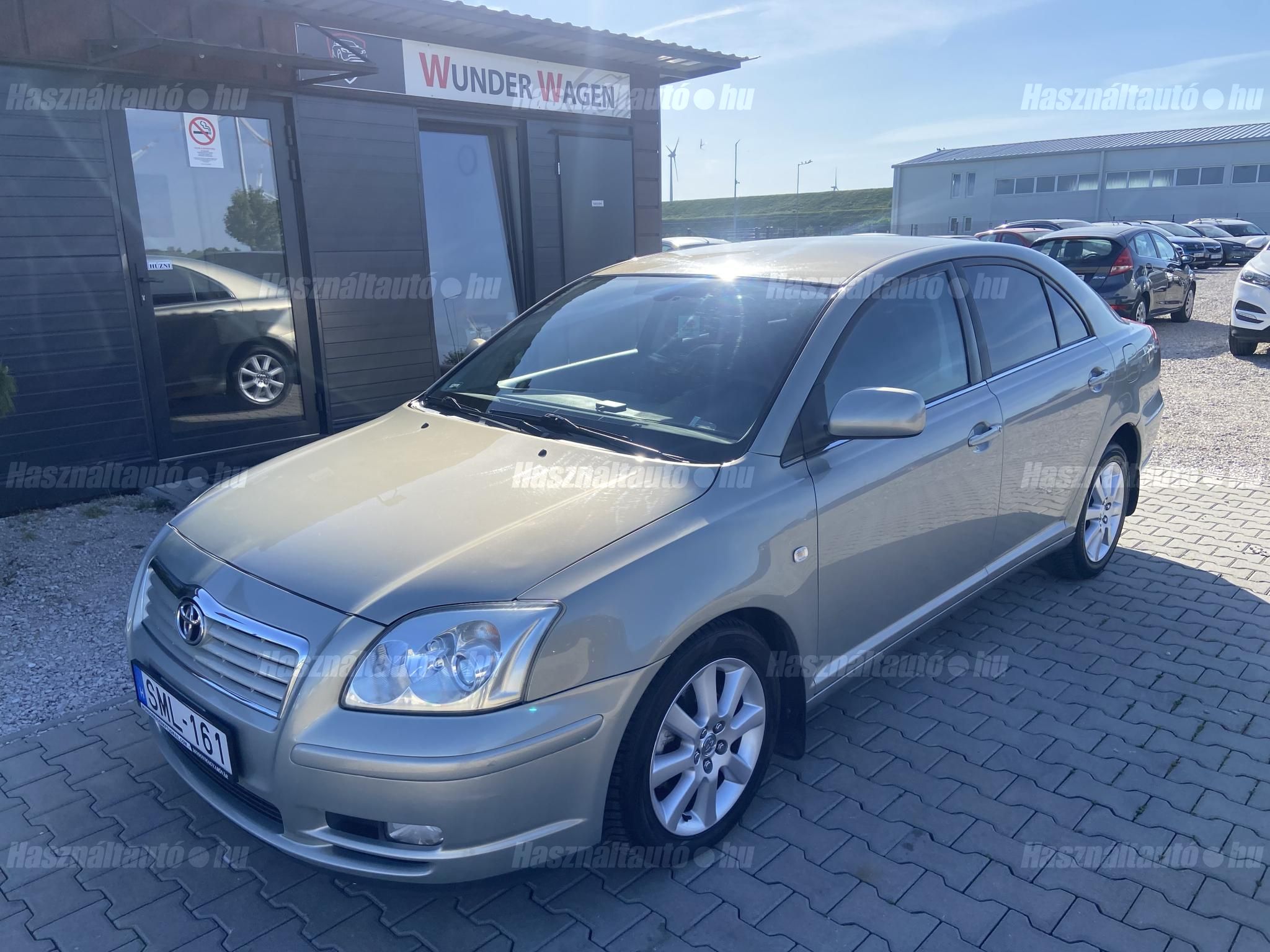 TOYOTA AVENSIS 2004/4 - 1
