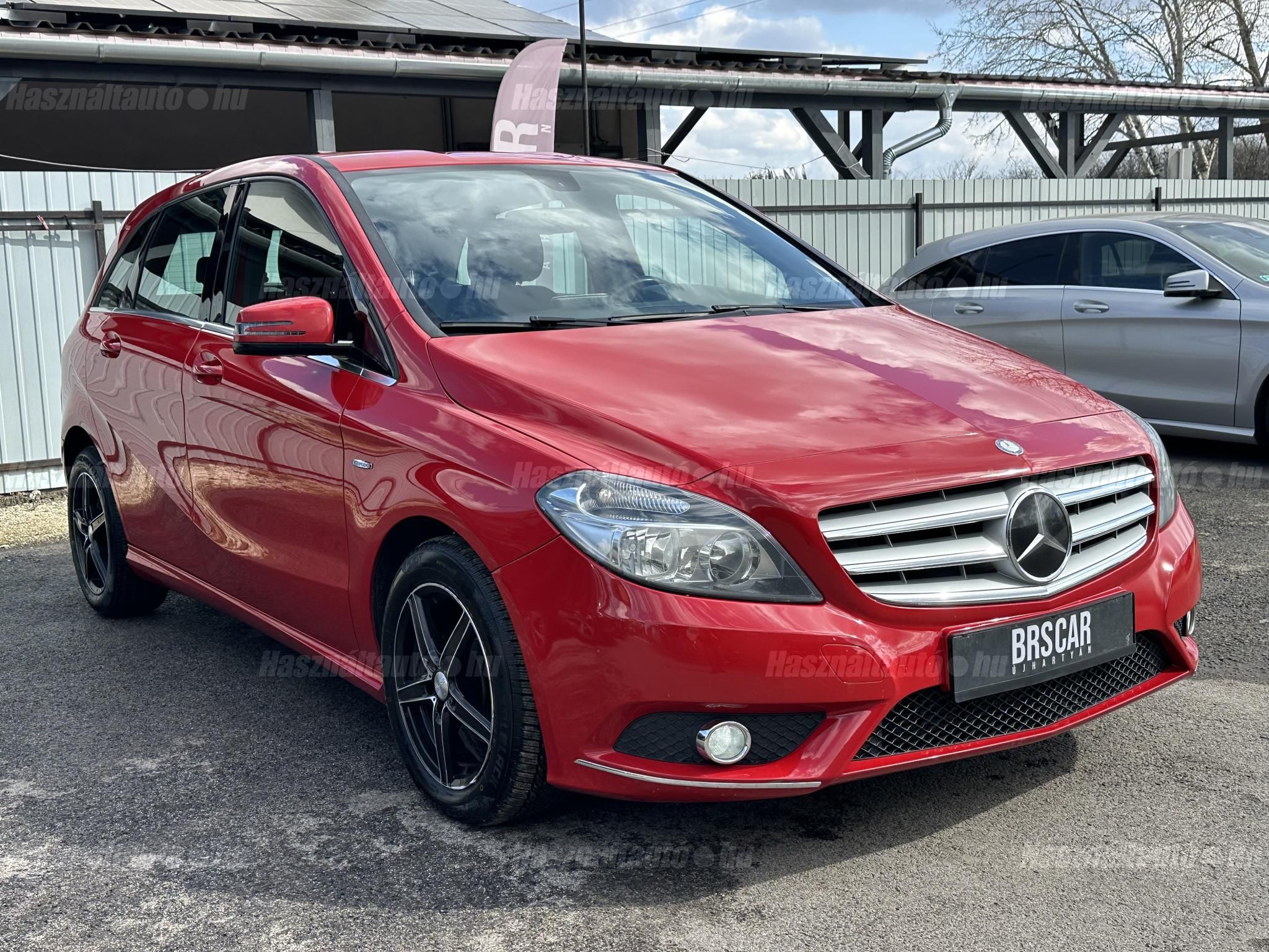 MERCEDES-BENZ B 180 2012/6 - 1