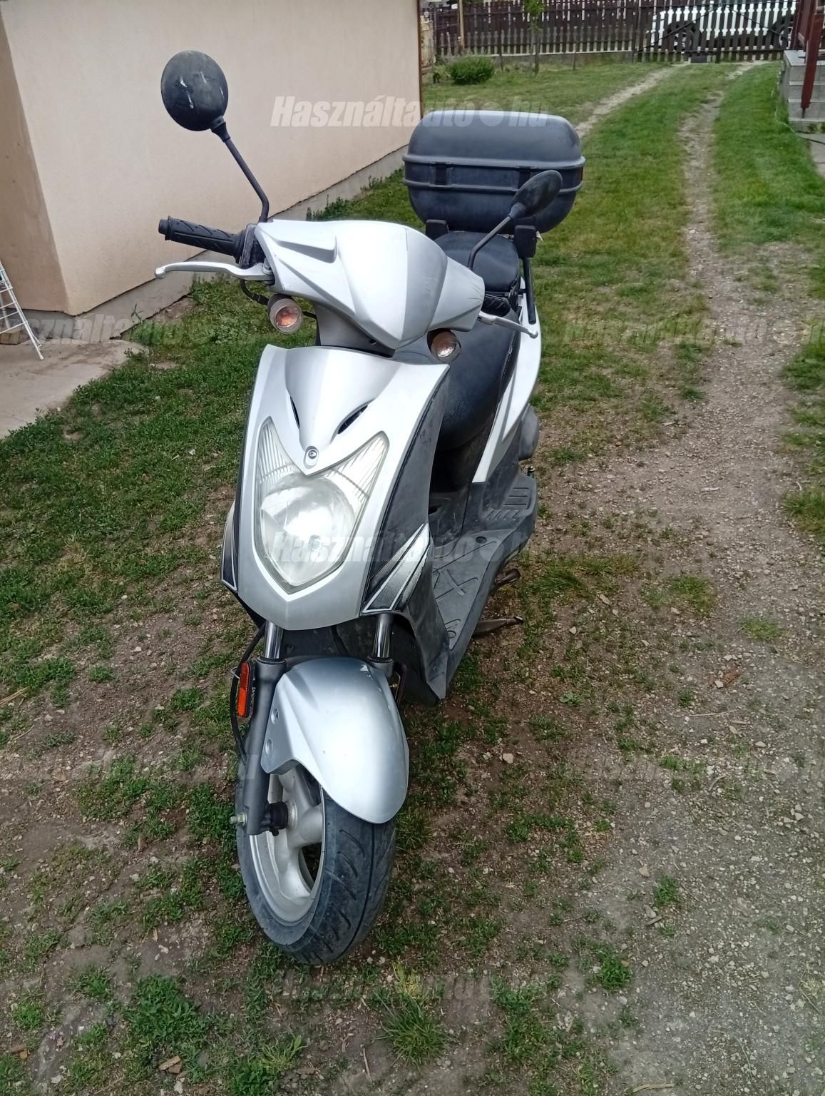 Ehhen karcolás látható