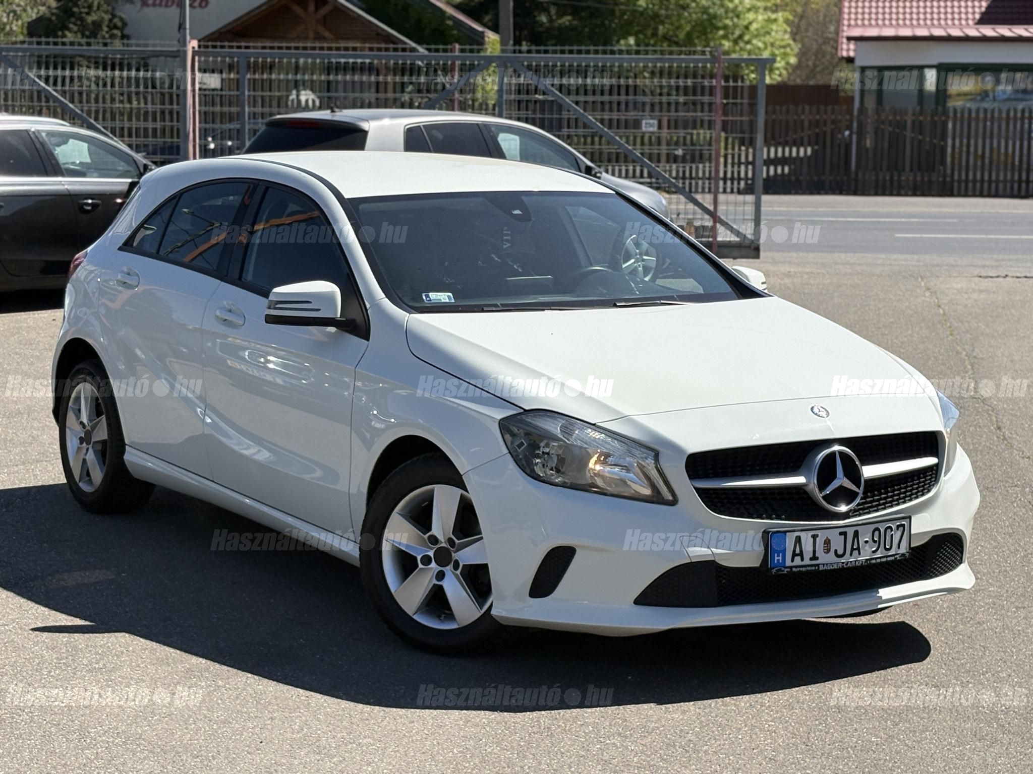 MERCEDES-BENZ A 180 2016/7 - 1