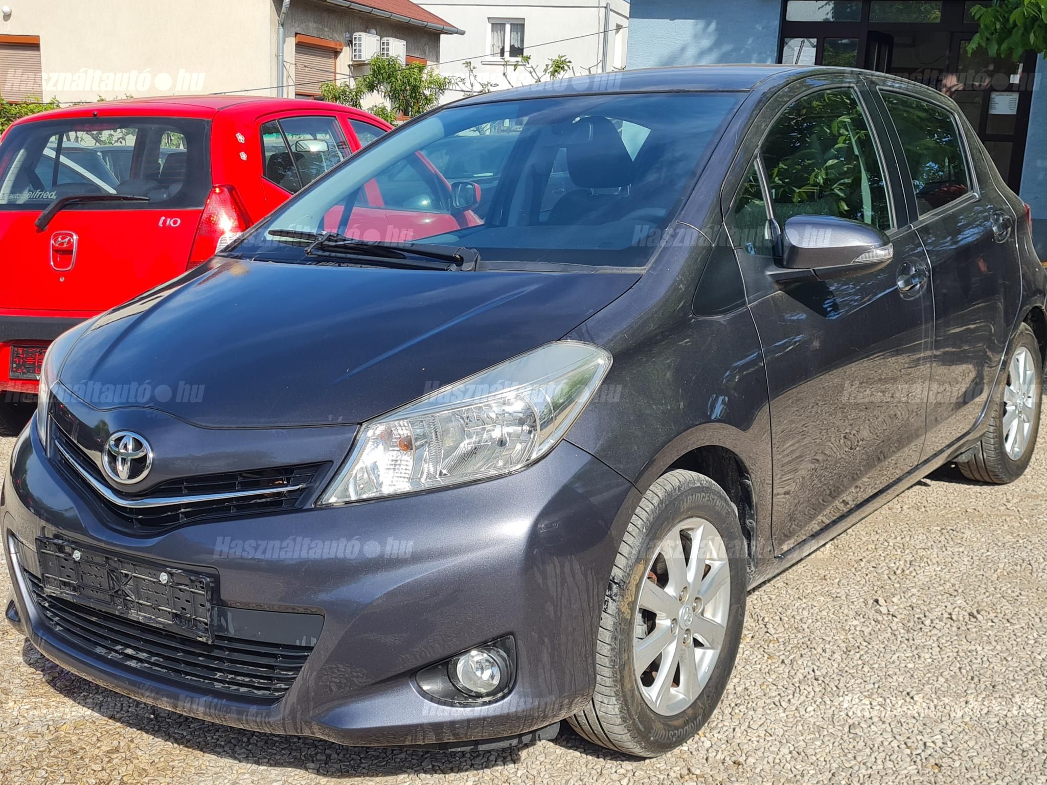 TOYOTA YARIS 2013/4 - 1