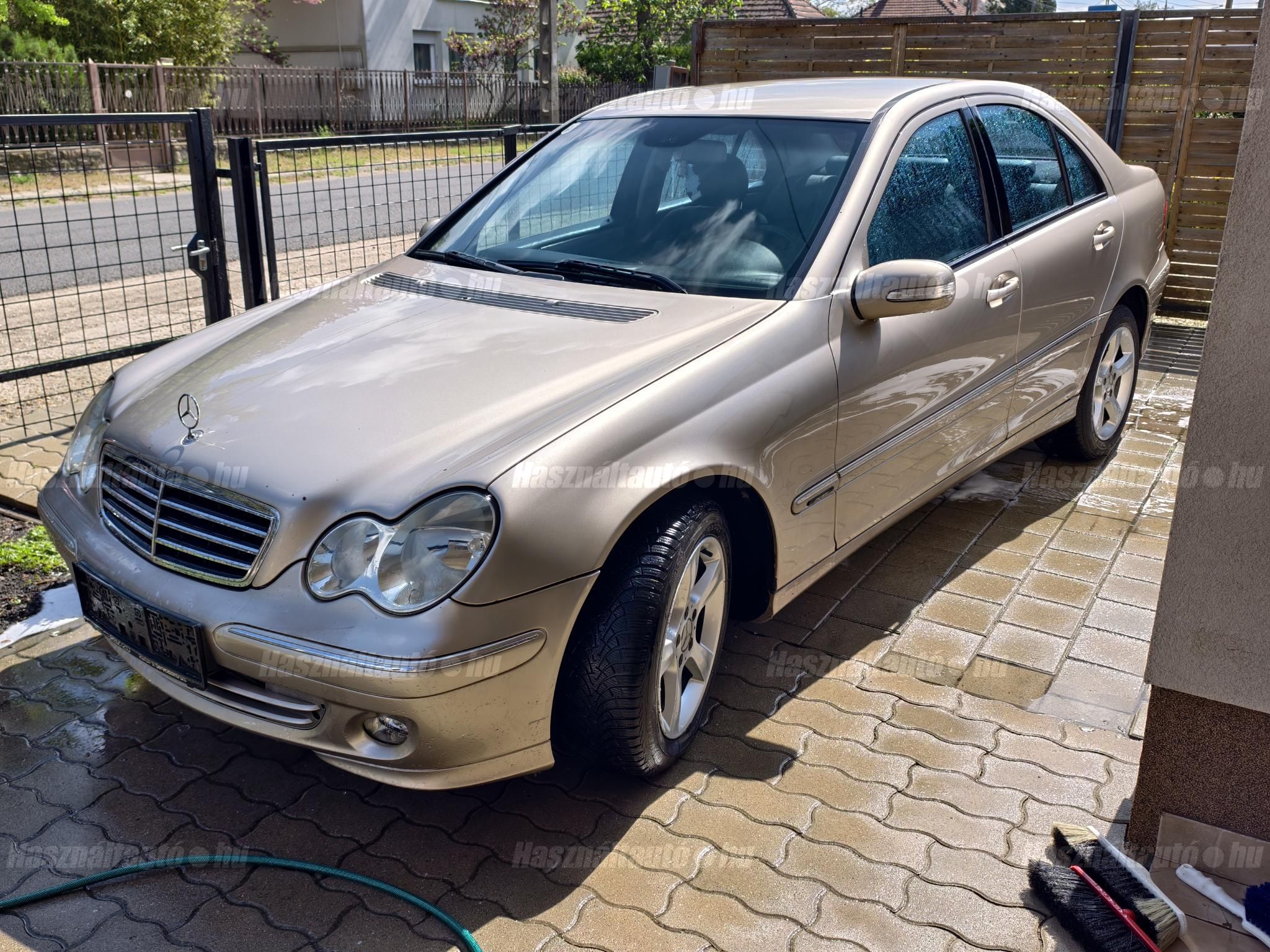 MERCEDES-BENZ 220 2004/7 - 1