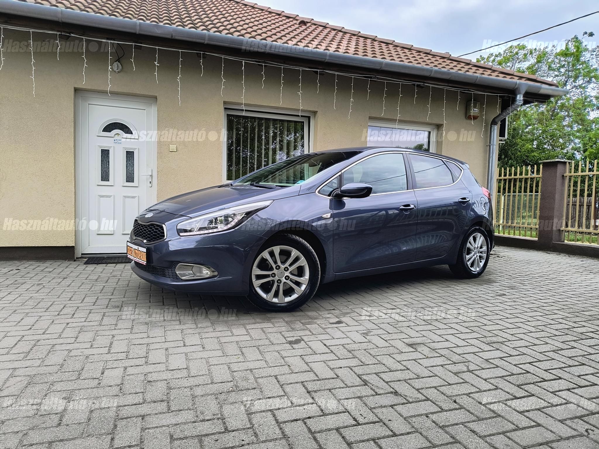 KIA CEE'D 2013/6 - 1