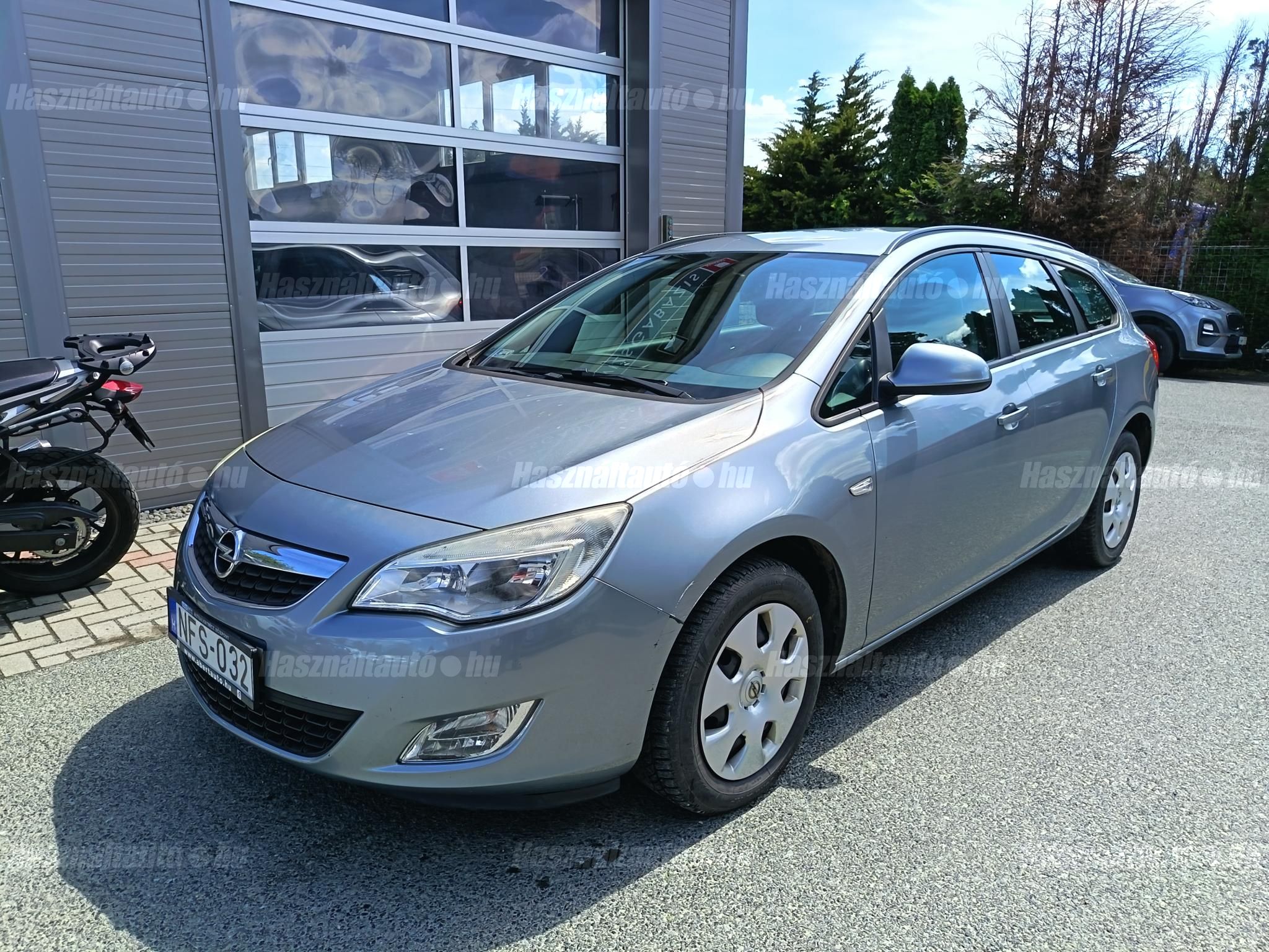 OPEL ASTRA J 2011 - 1