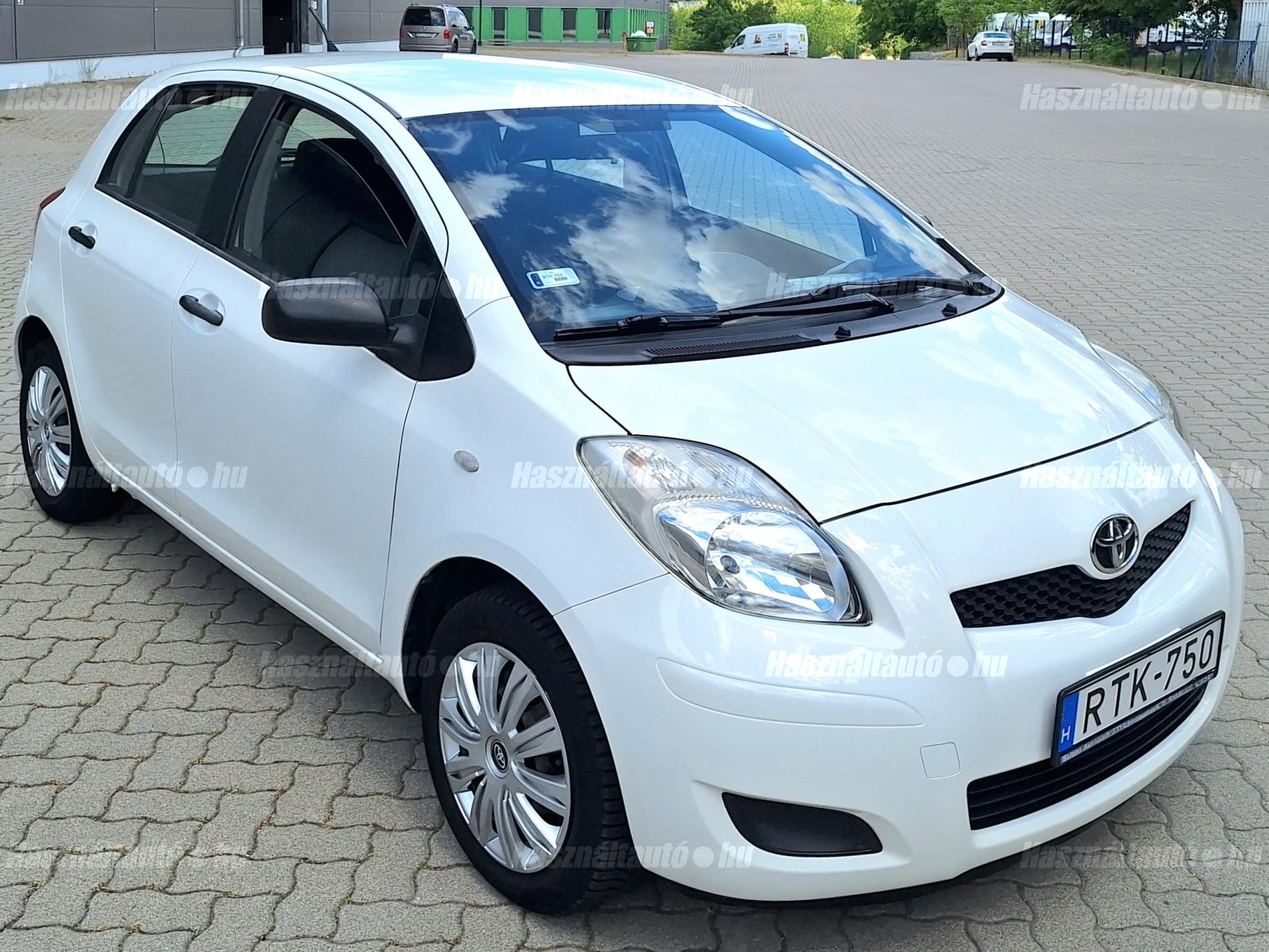 TOYOTA YARIS 2009/12 - 1