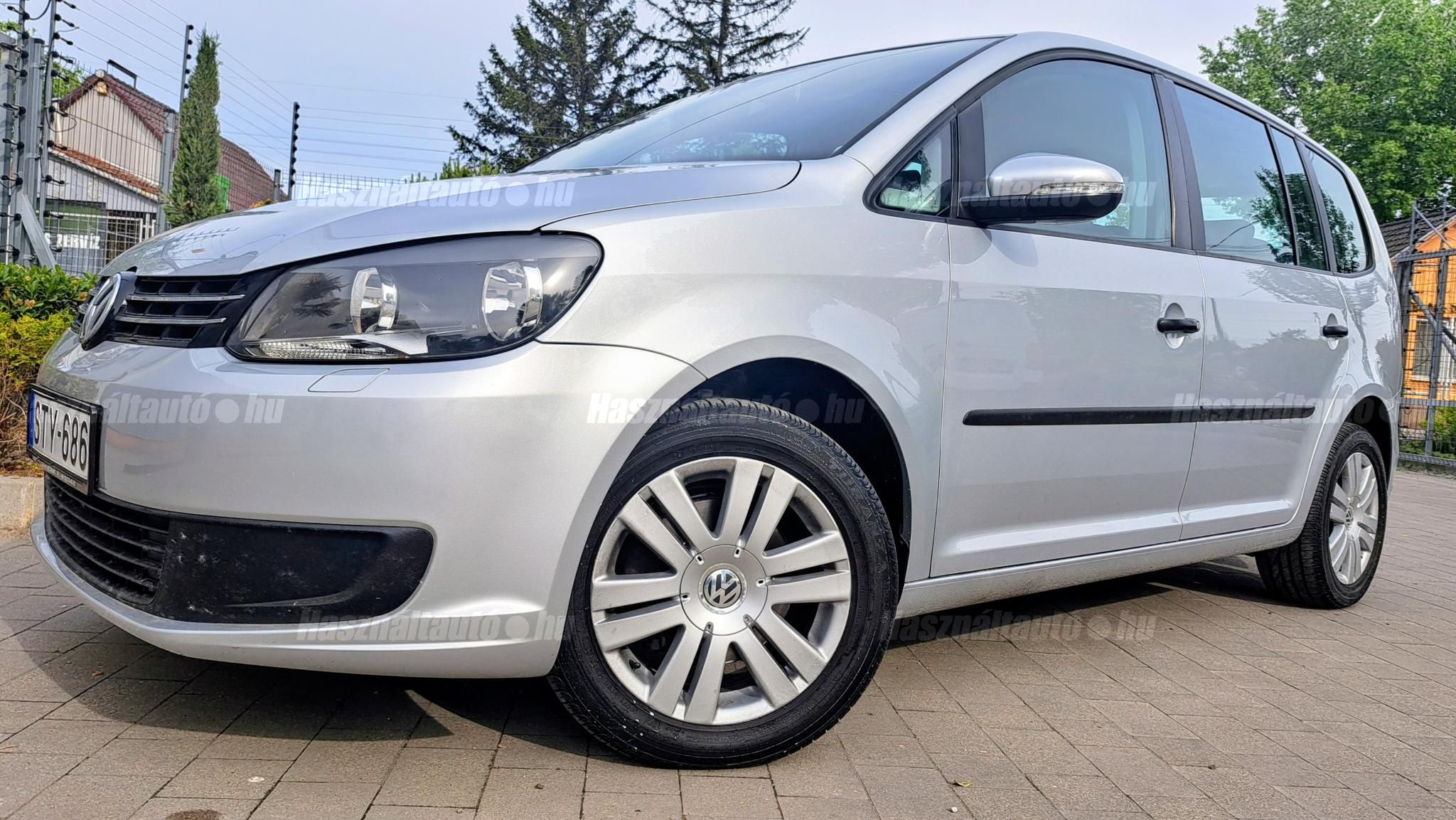 VOLKSWAGEN TOURAN 2012 - 1