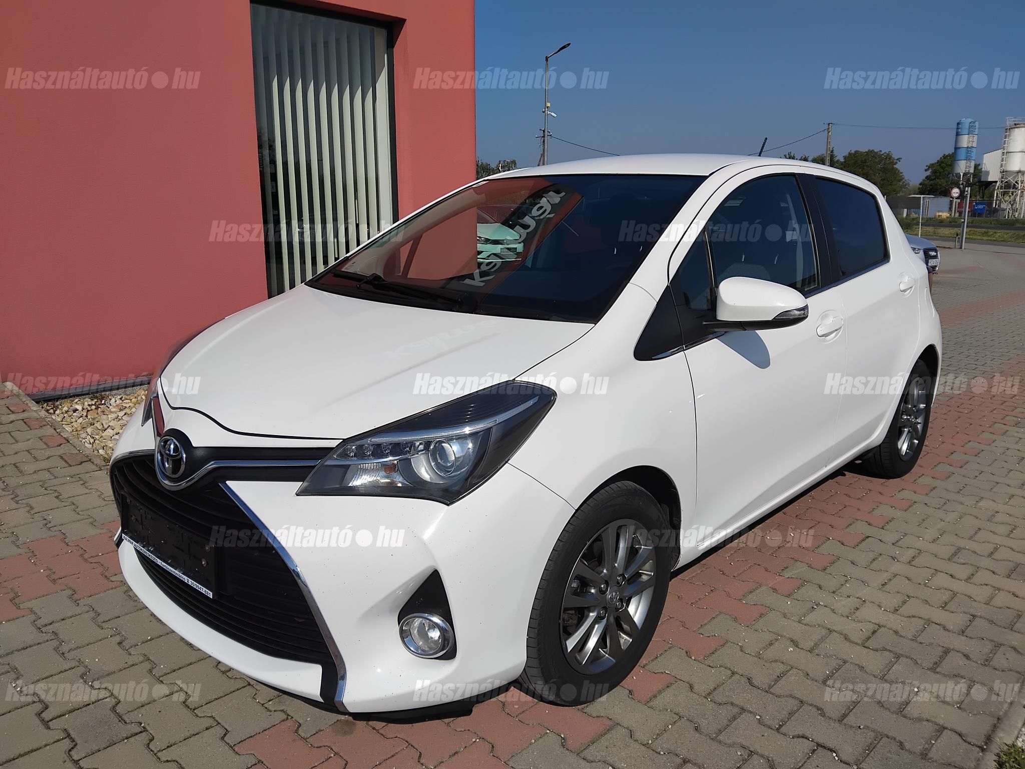 TOYOTA YARIS 2015/12 - 1