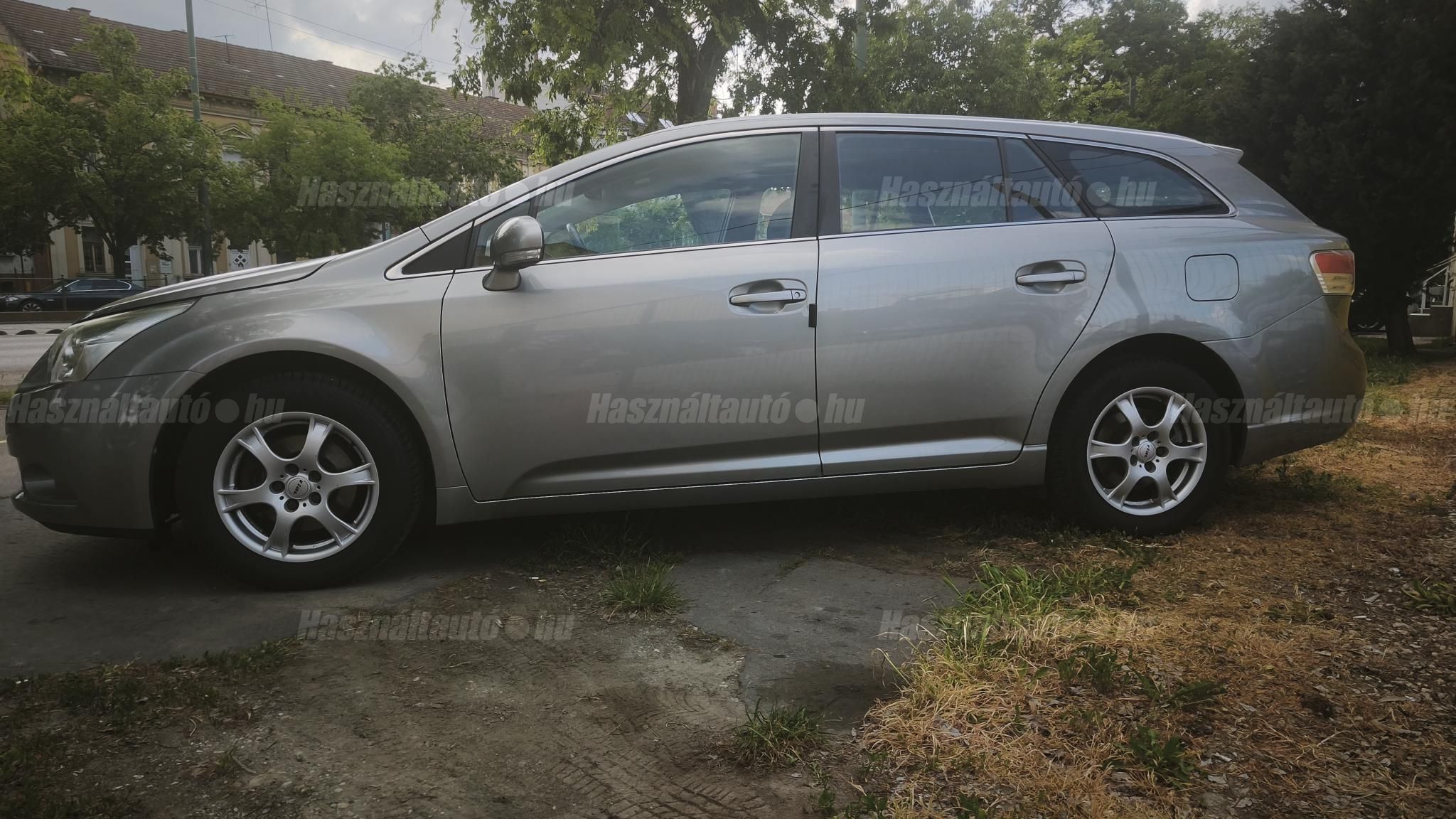 TOYOTA AVENSIS 2010/10 - 1