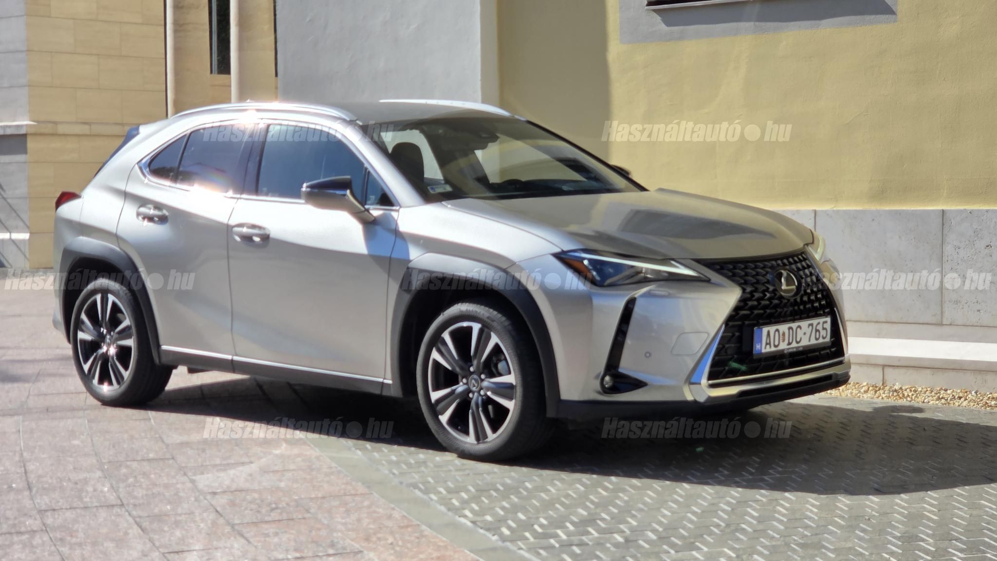 LEXUS UX 2023/5 - 1
