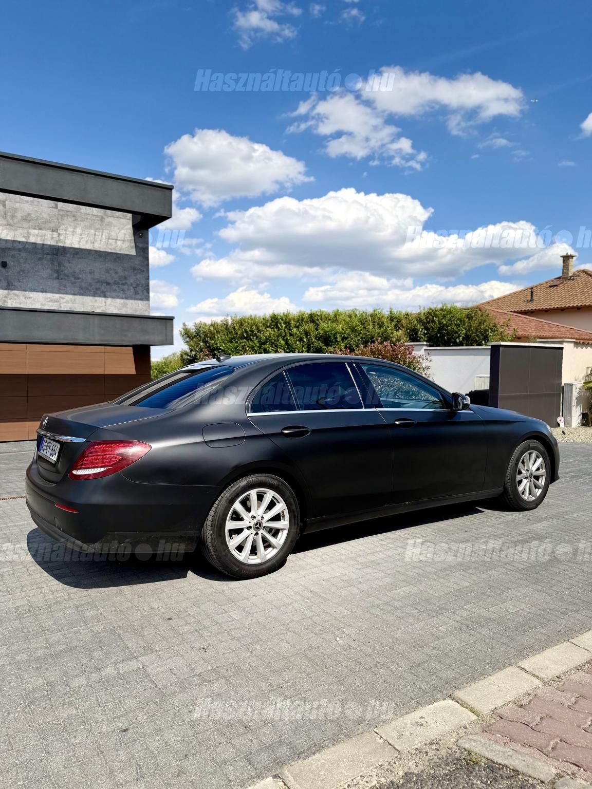 MERCEDES-BENZ E 220 2019/7 - 1