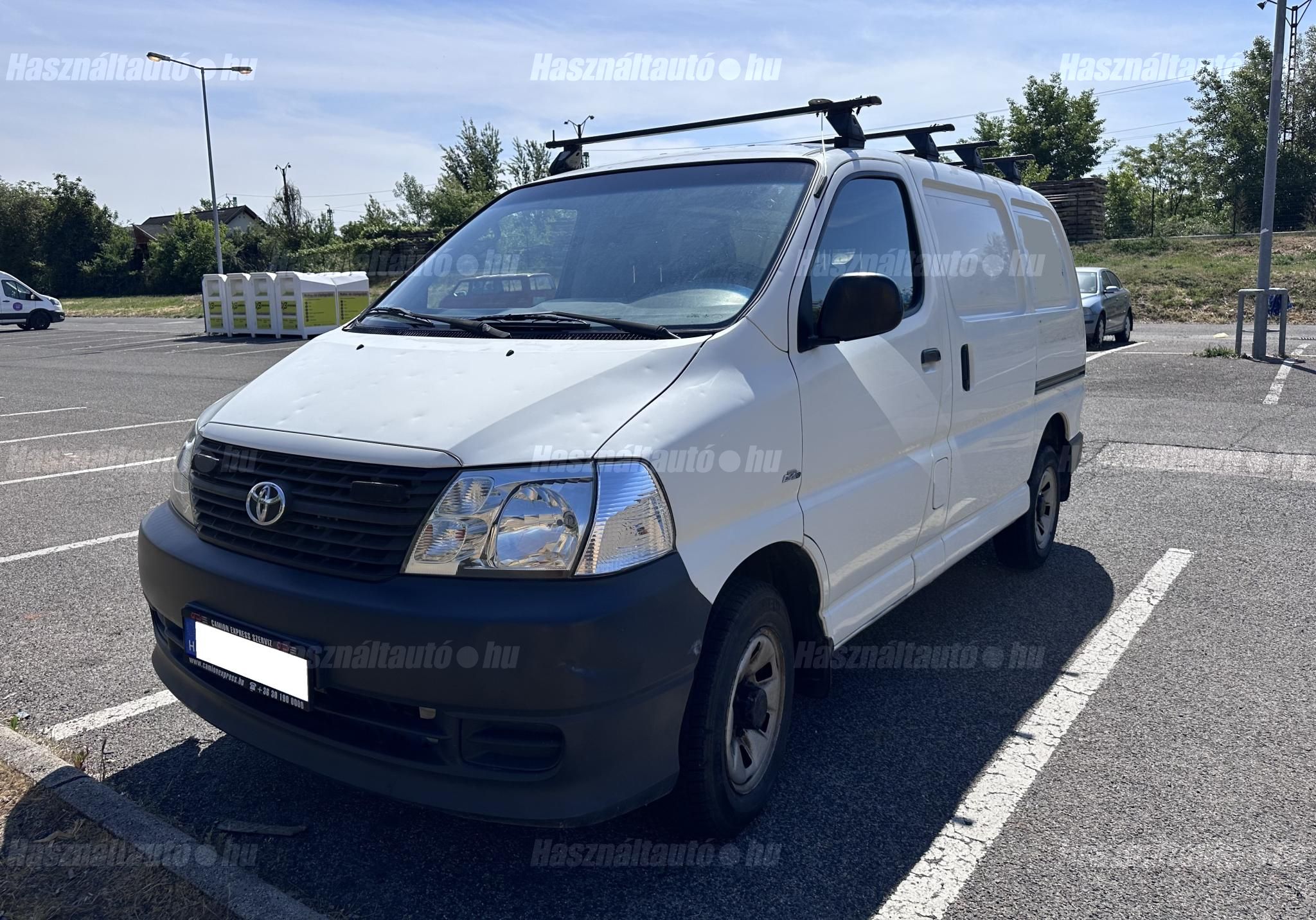 TOYOTA HIACE 2008/11 - 1