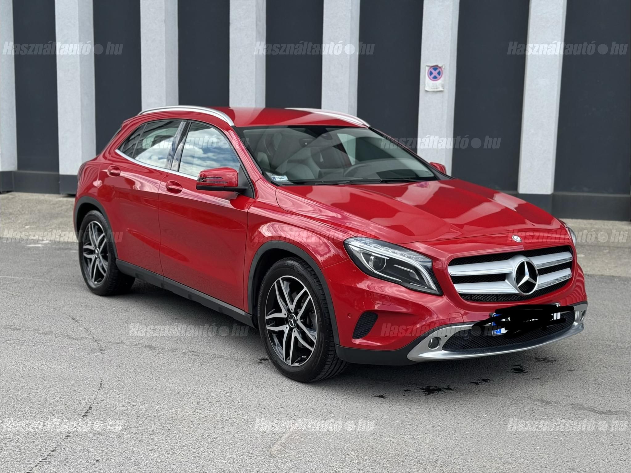 MERCEDES-BENZ GLA 250 2016/7 - 1