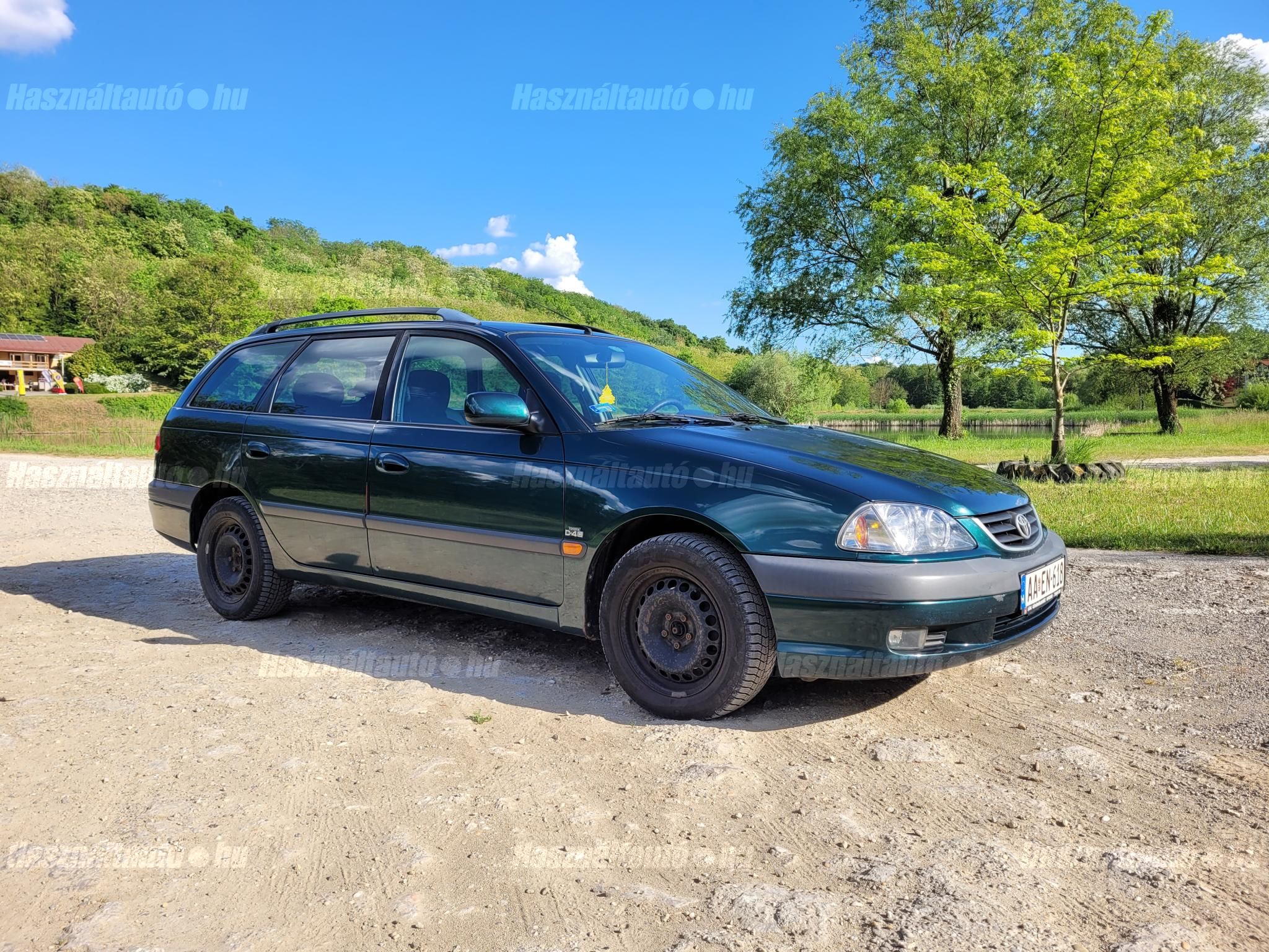 TOYOTA AVENSIS 2002/8 - 1