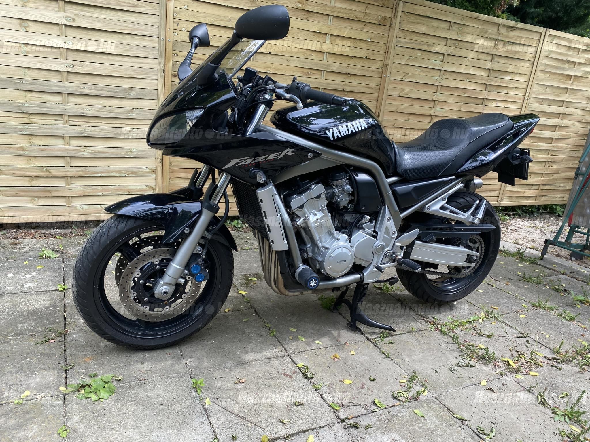 YAMAHA FZS 1000 (FAZER) 2002/4 - 1