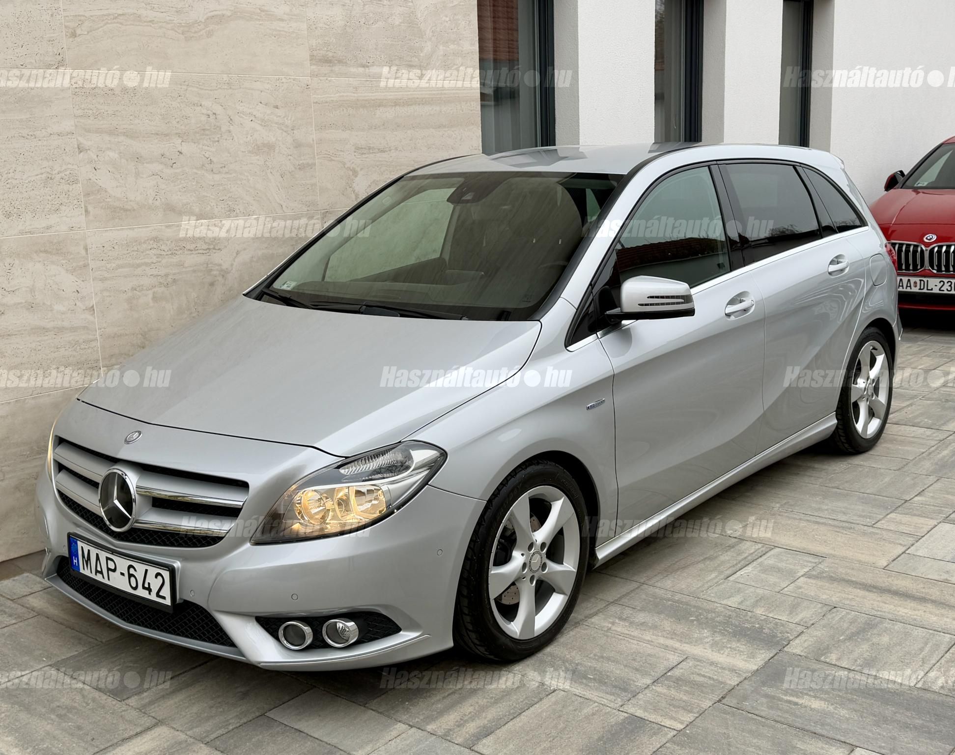 MERCEDES-BENZ B 200 2012/5 - 1