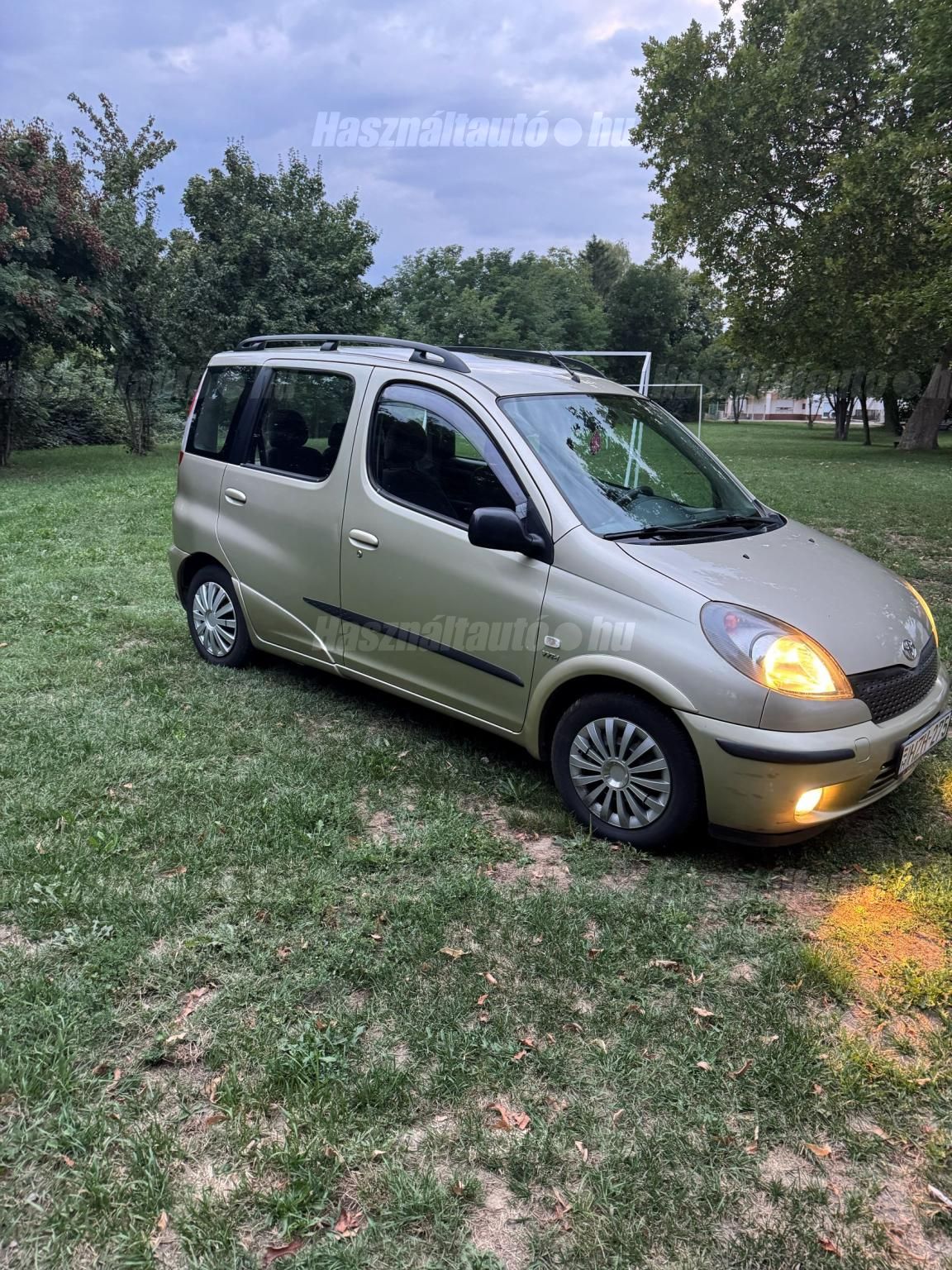 TOYOTA YARIS VERSO 2002/3 - 1