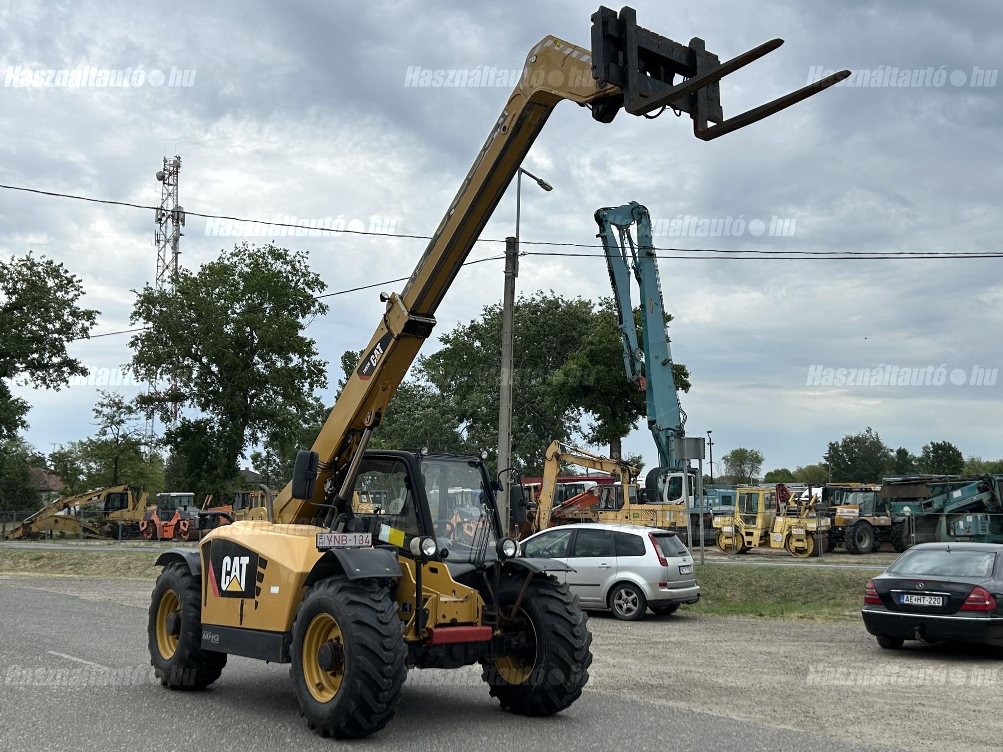 CATERPILLAR 2012 - 1