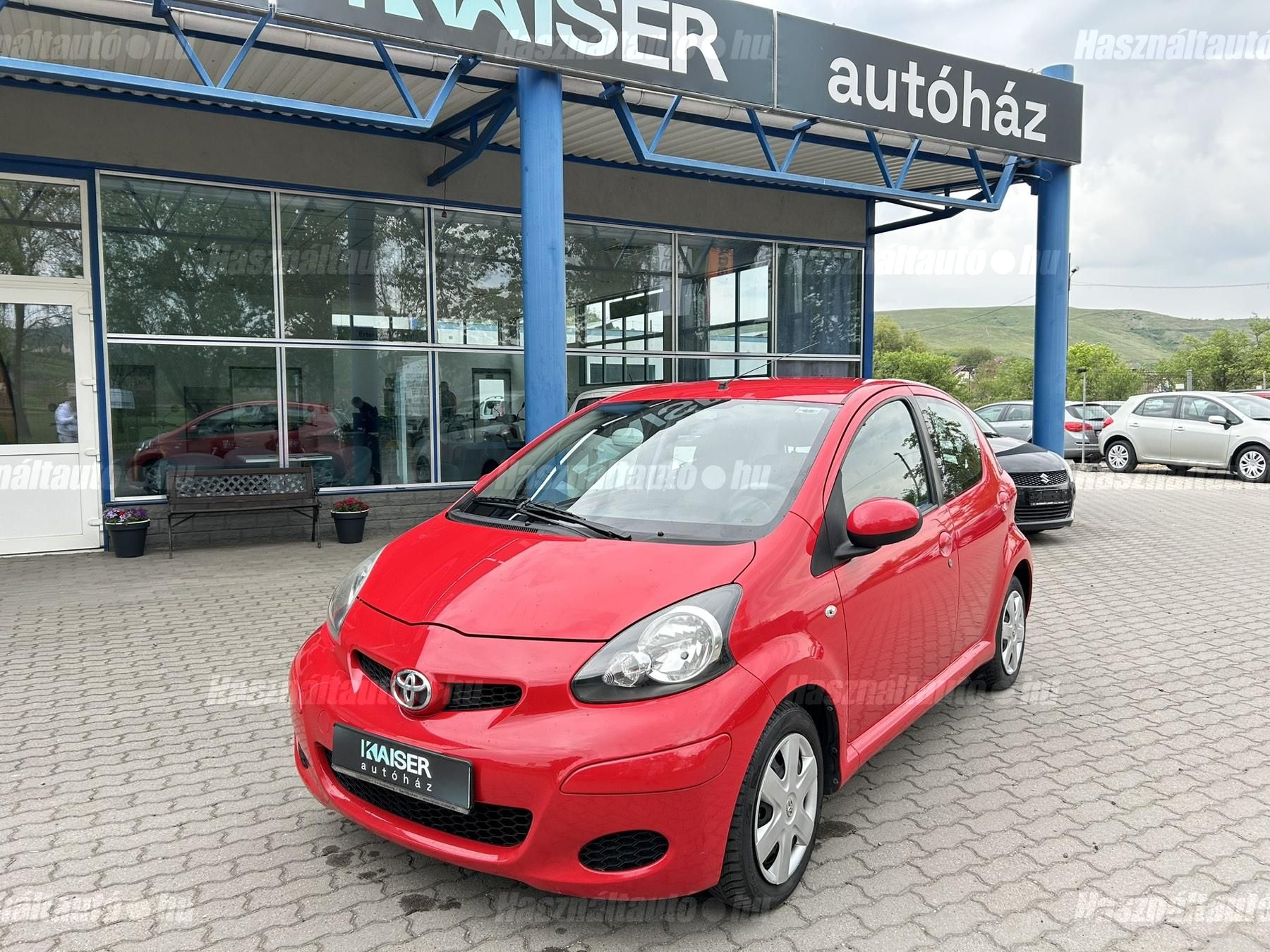 TOYOTA AYGO 2011/4 - 1