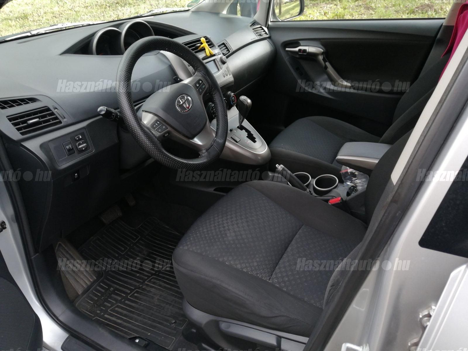 TOYOTA VERSO 2010/4 - 1