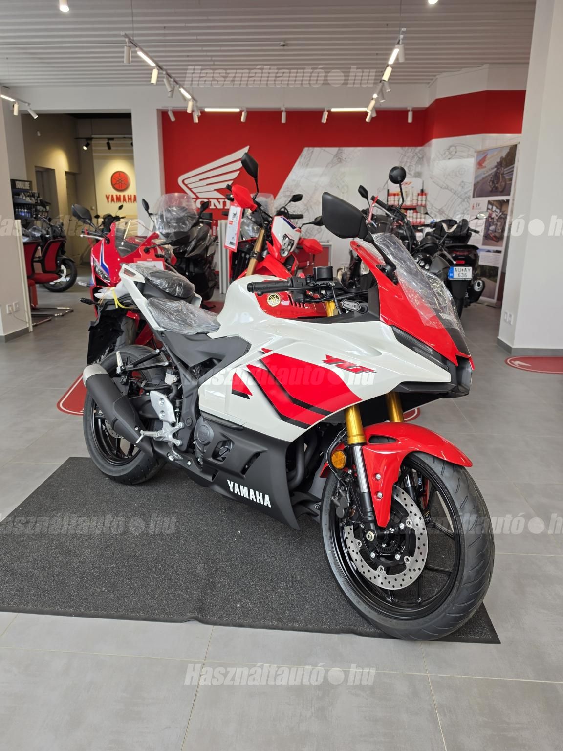 YAMAHA YZF R3 2026/2 - 1