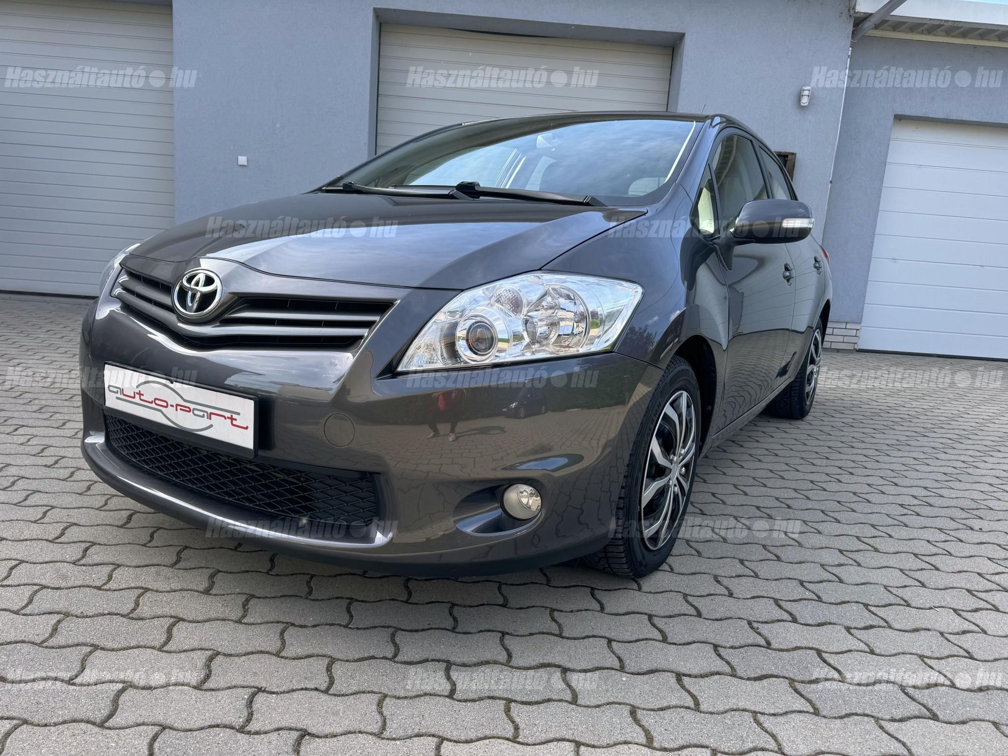 TOYOTA AURIS 2010/4 - 1
