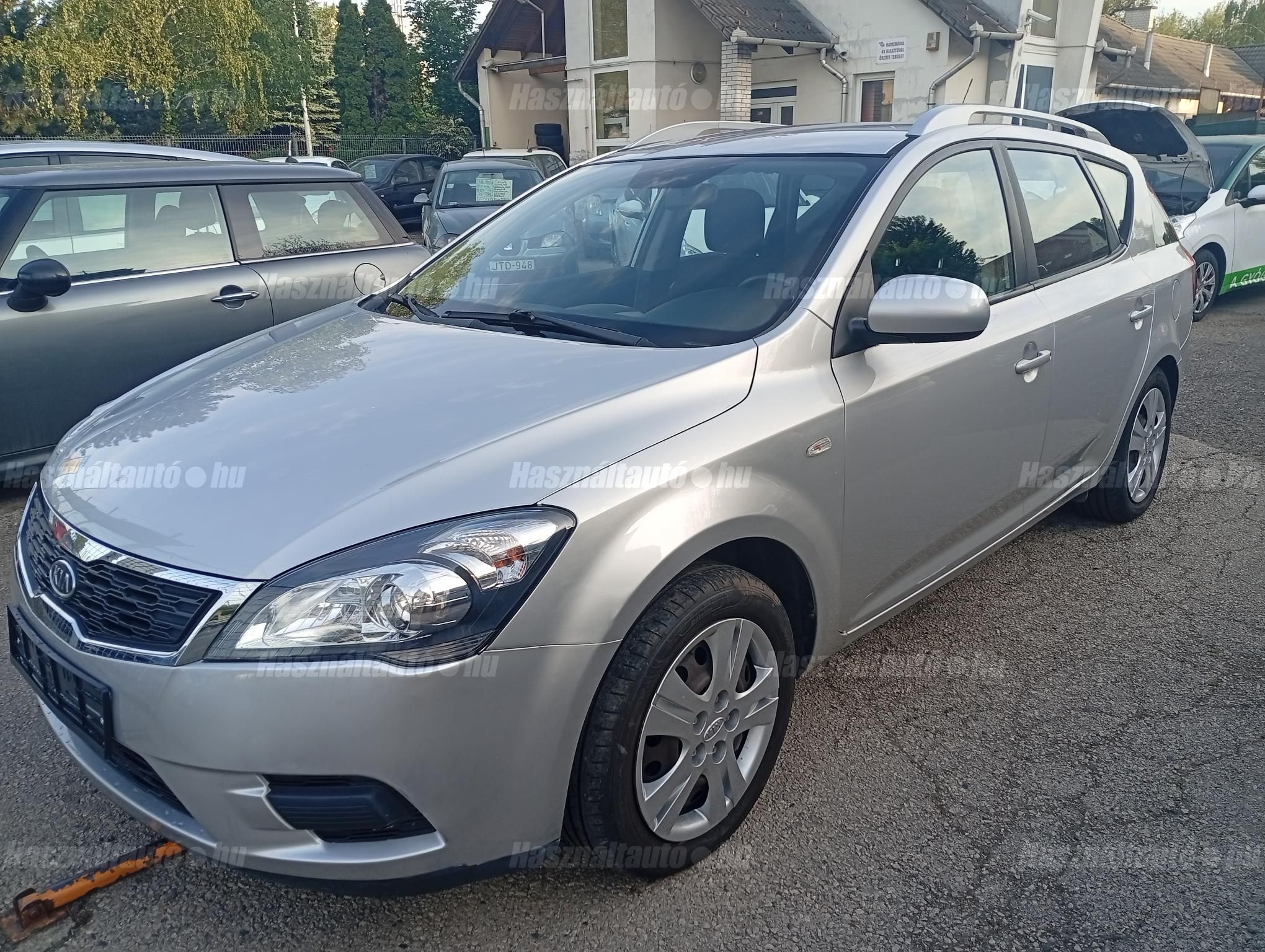 KIA CEE'D 2012/9 - 1