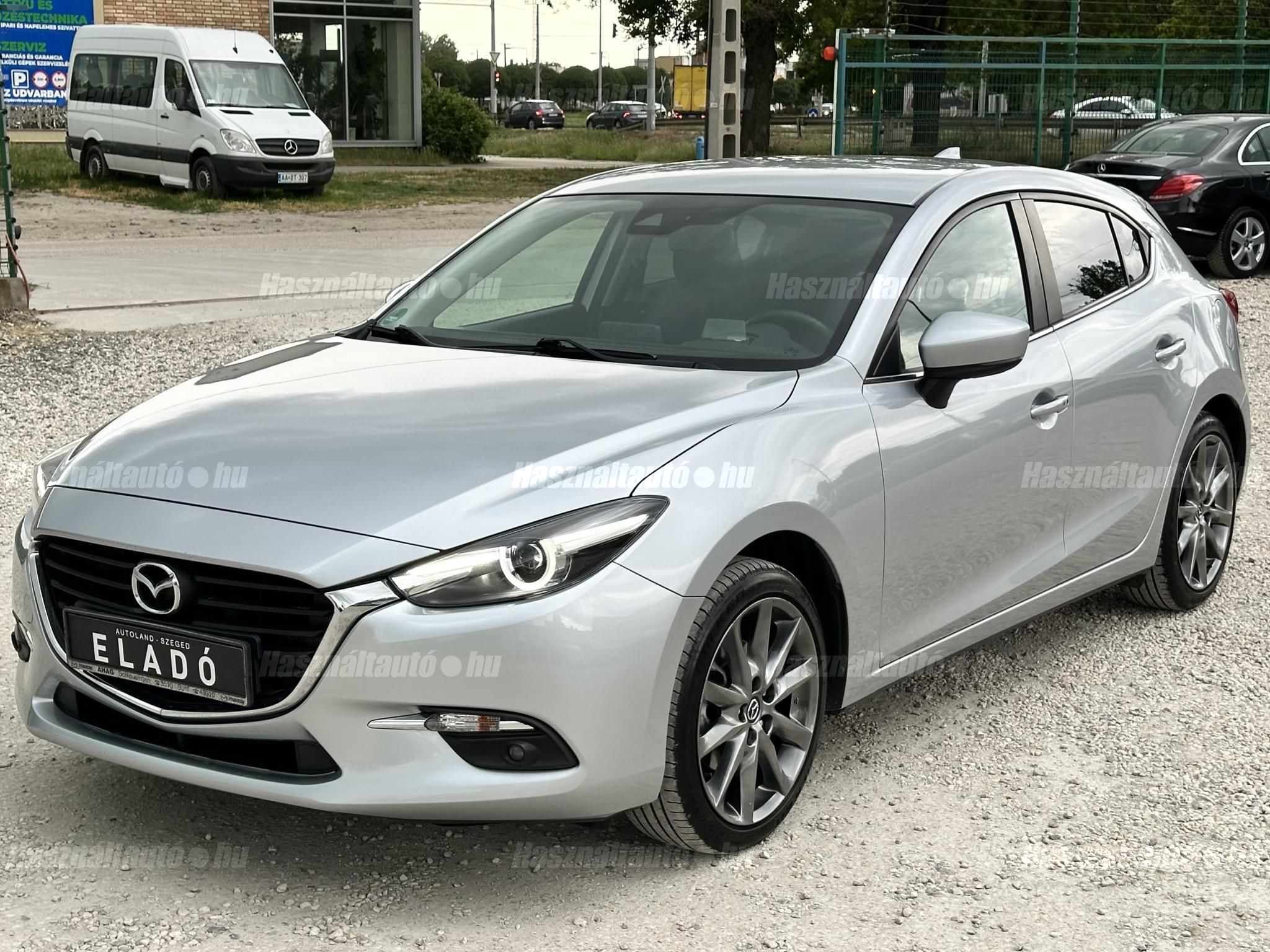 MAZDA 3 2018/12 - 1