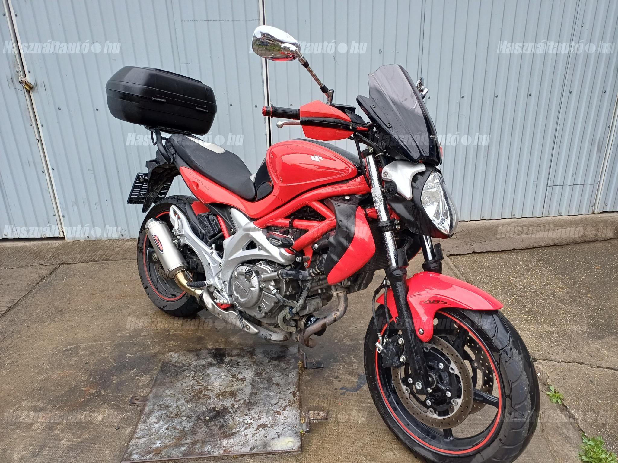 SUZUKI SFV 2011/4 - 1