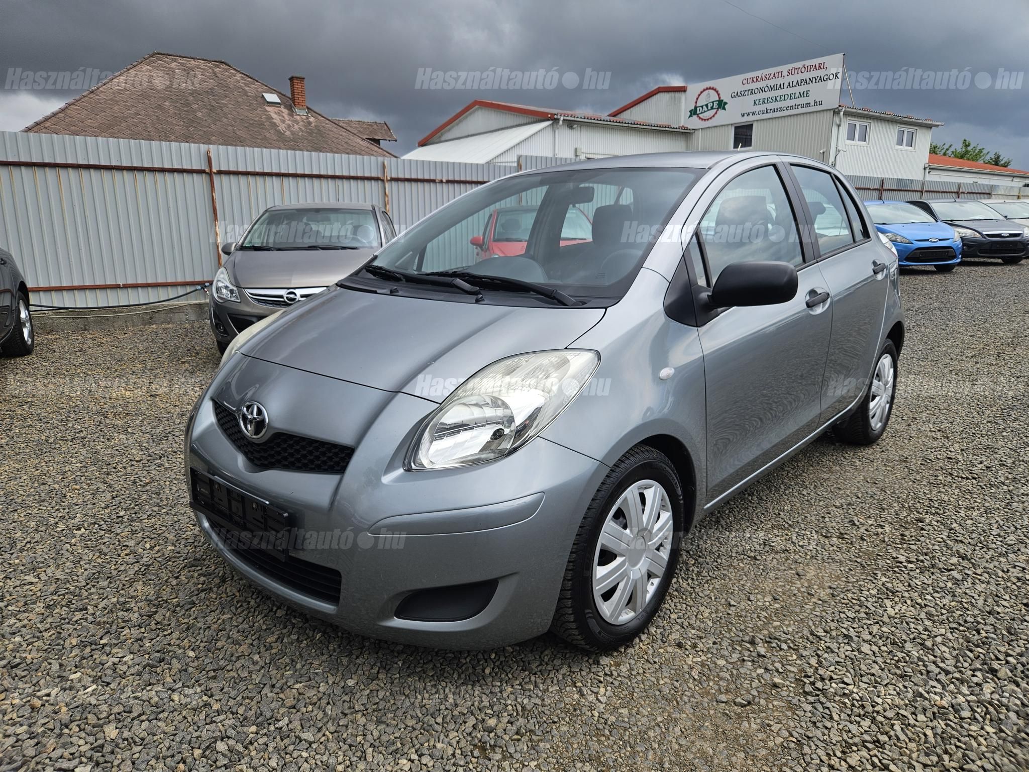 TOYOTA YARIS 2010/2 - 1