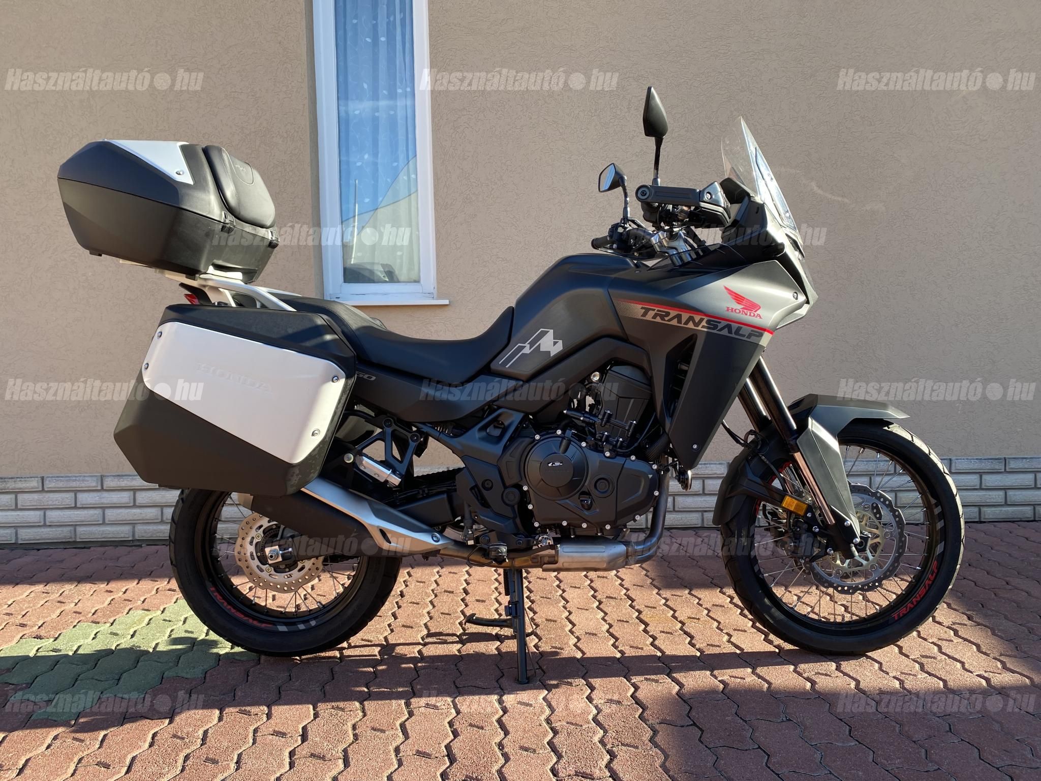 HONDA XL 750 2024/7 - 1