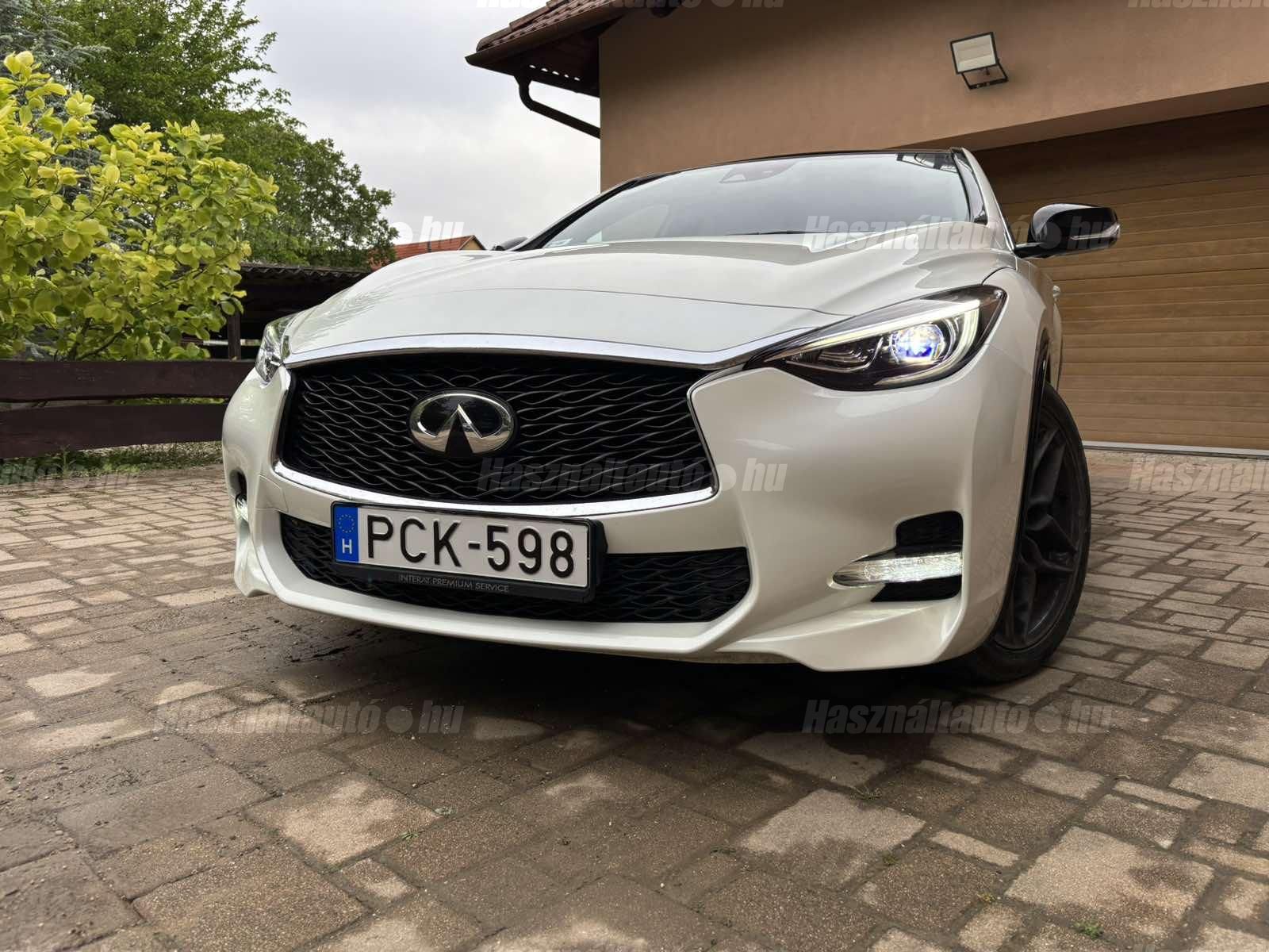 INFINITI Q30 2016 - 1