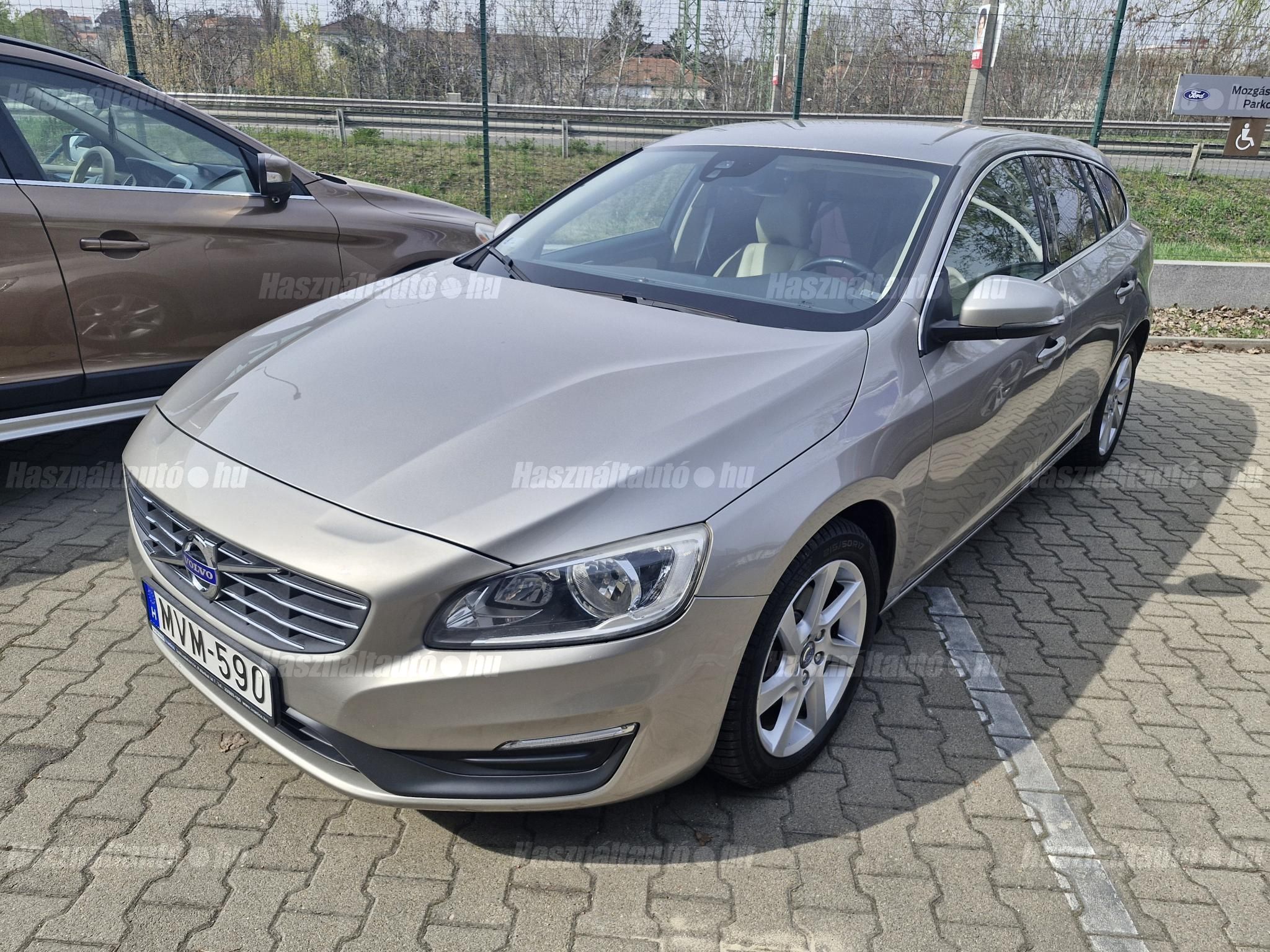 VOLVO V60 2014/8 - 1