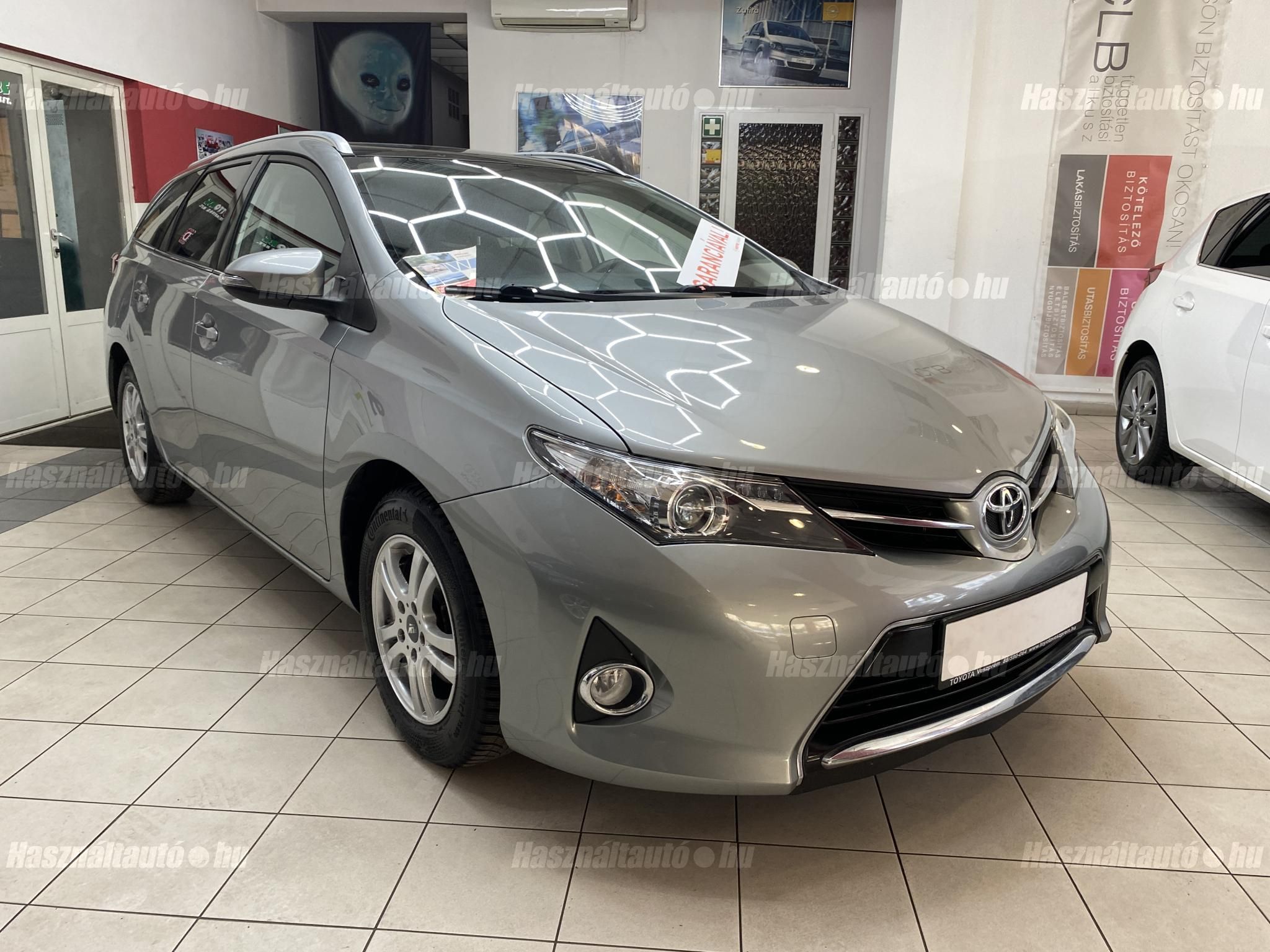 TOYOTA AURIS 2014/6 - 1