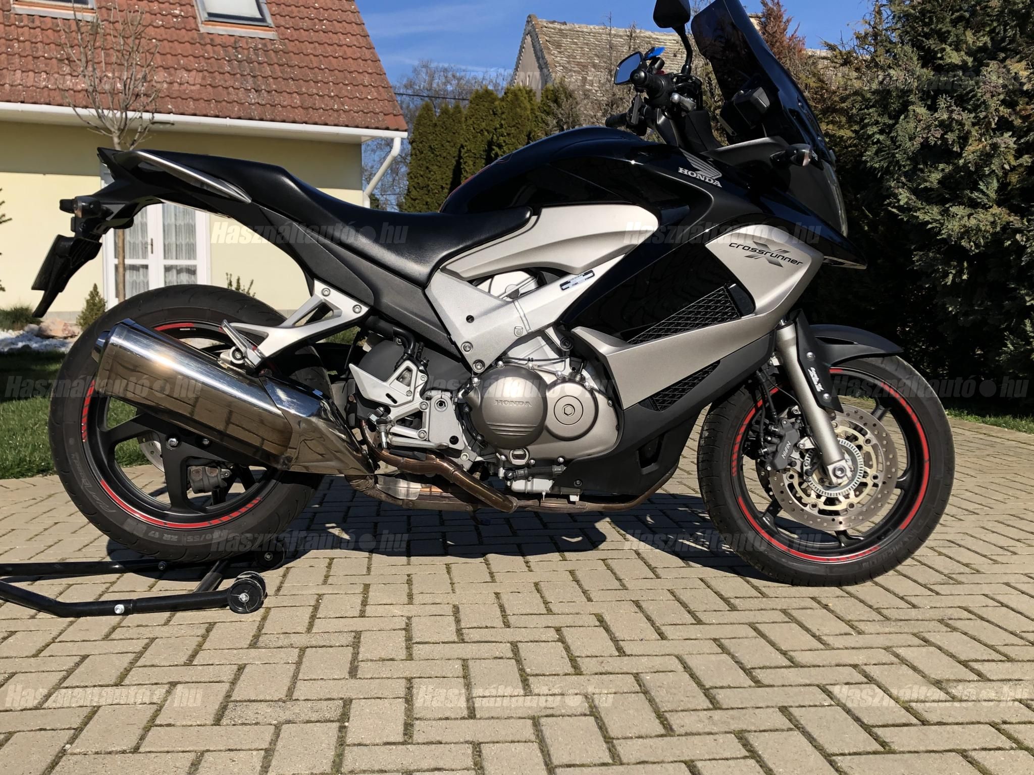 HONDA VFR 800 X 2011/9 - 1