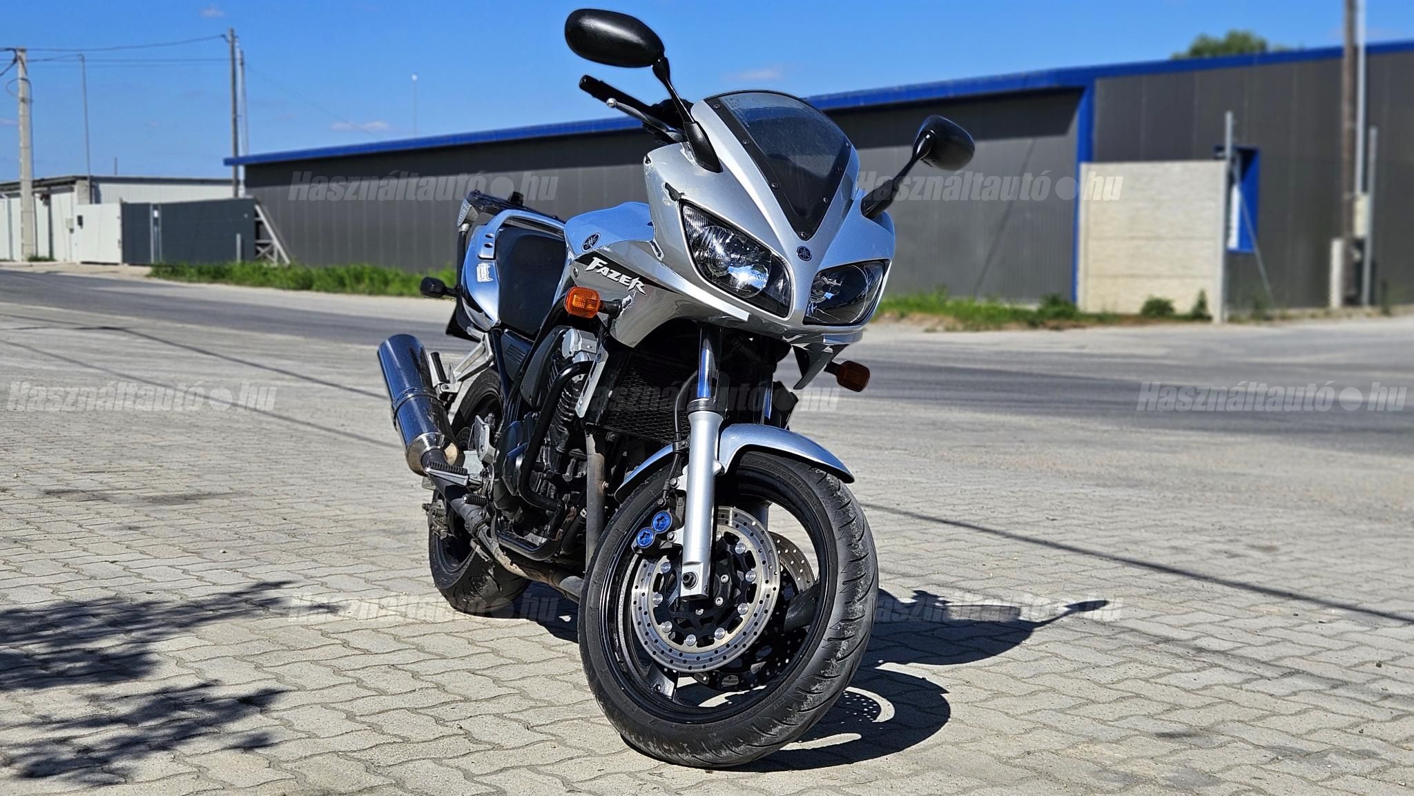 YAMAHA FZS 600 (FAZER) 2002/7 - 1