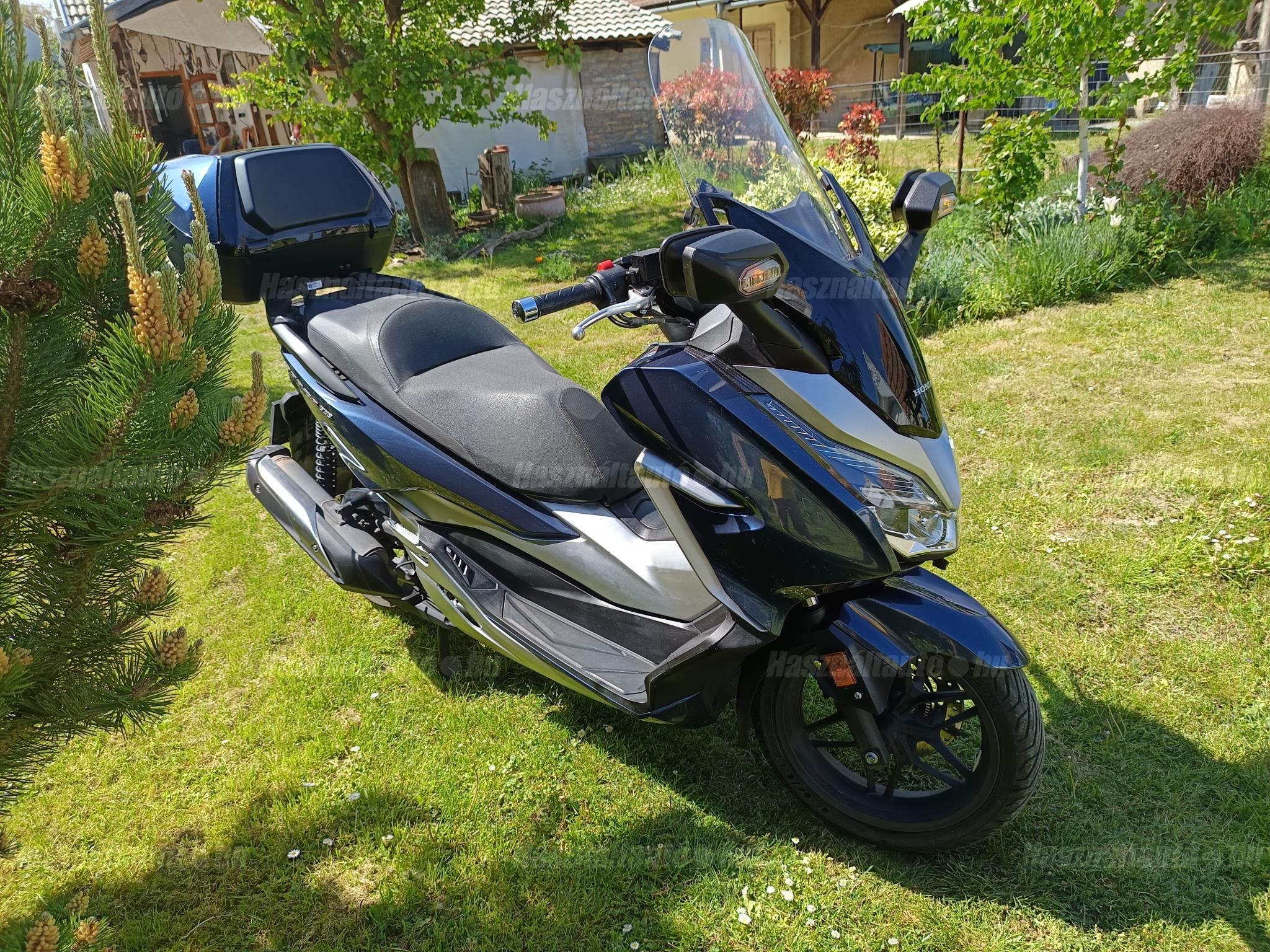 Honda Forza 300
